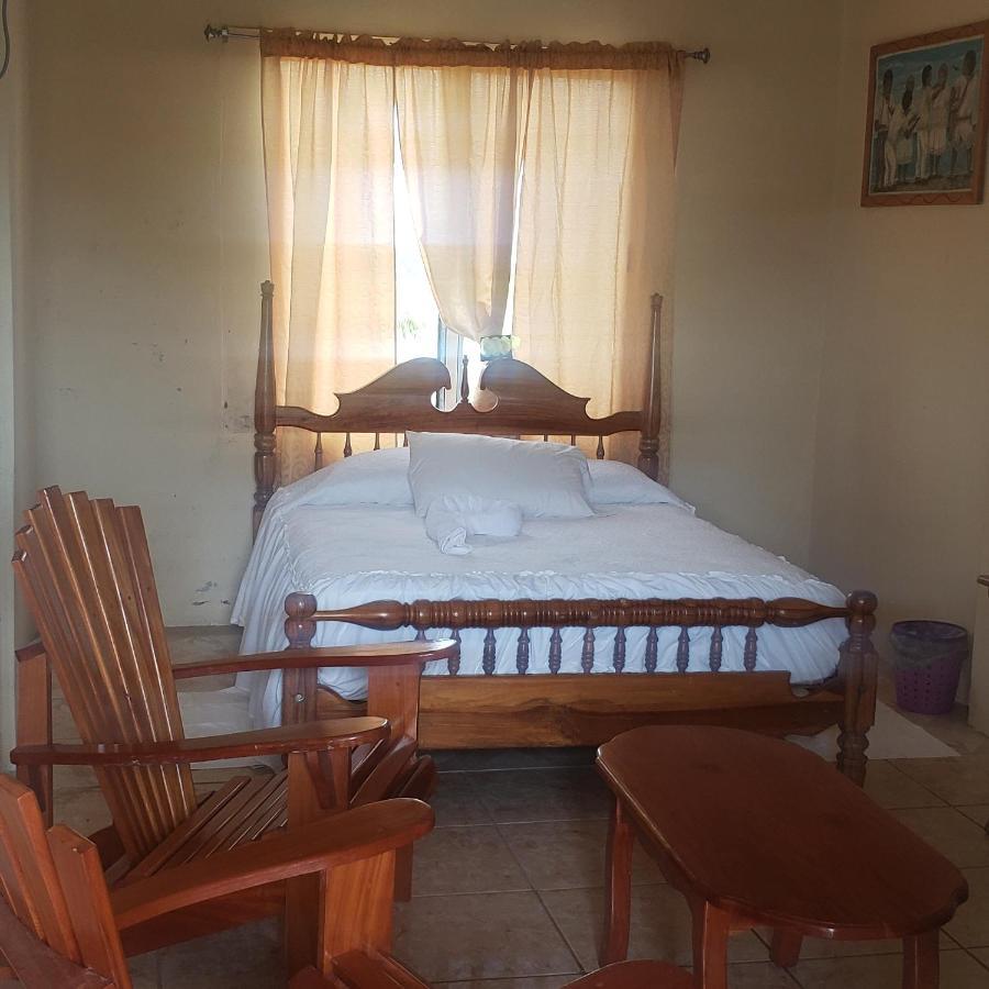 Pal's On The - Dangriga, Belize