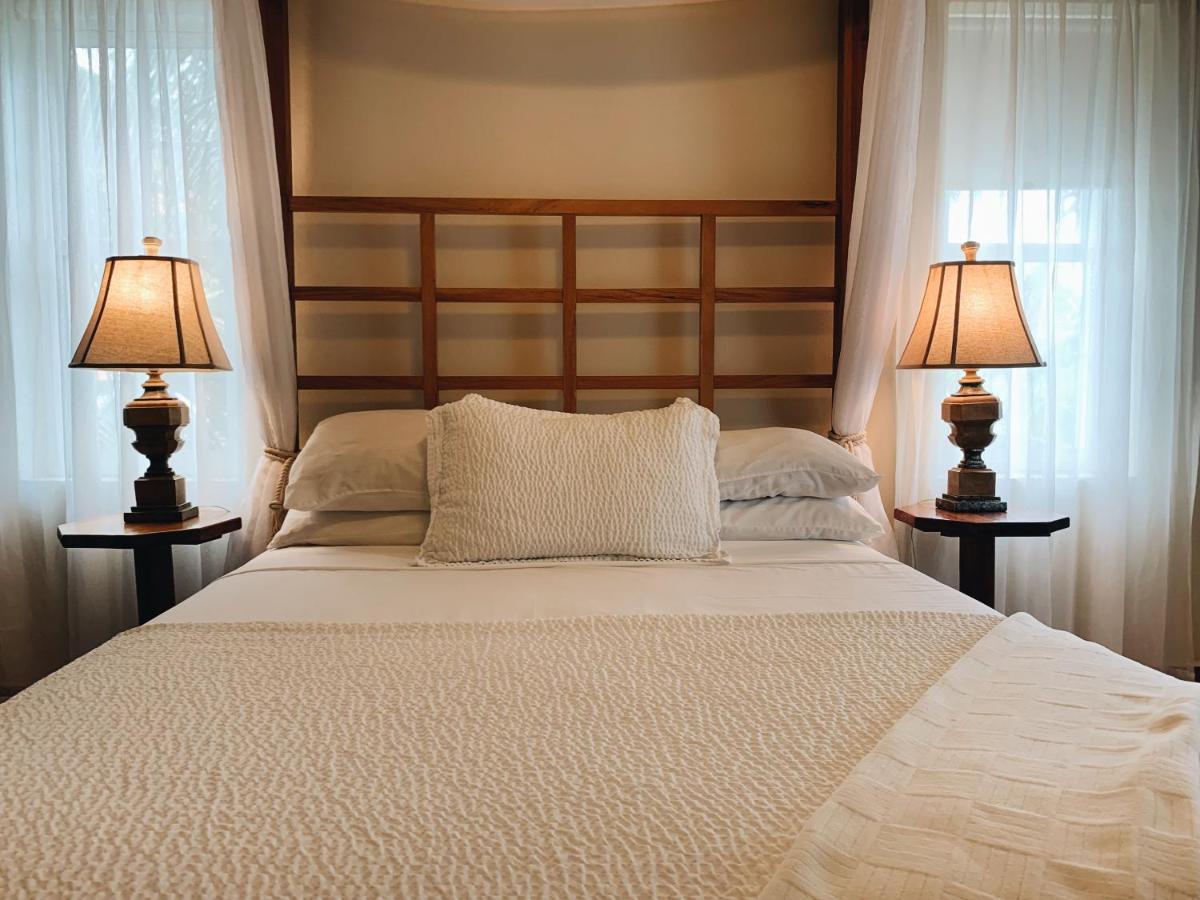 Caye Casa Hotel