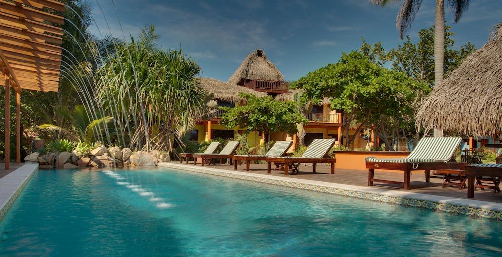 Robert's Grove Placencia