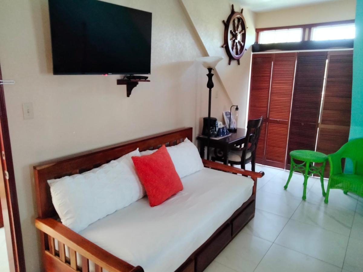 One South Place 3* Belize City