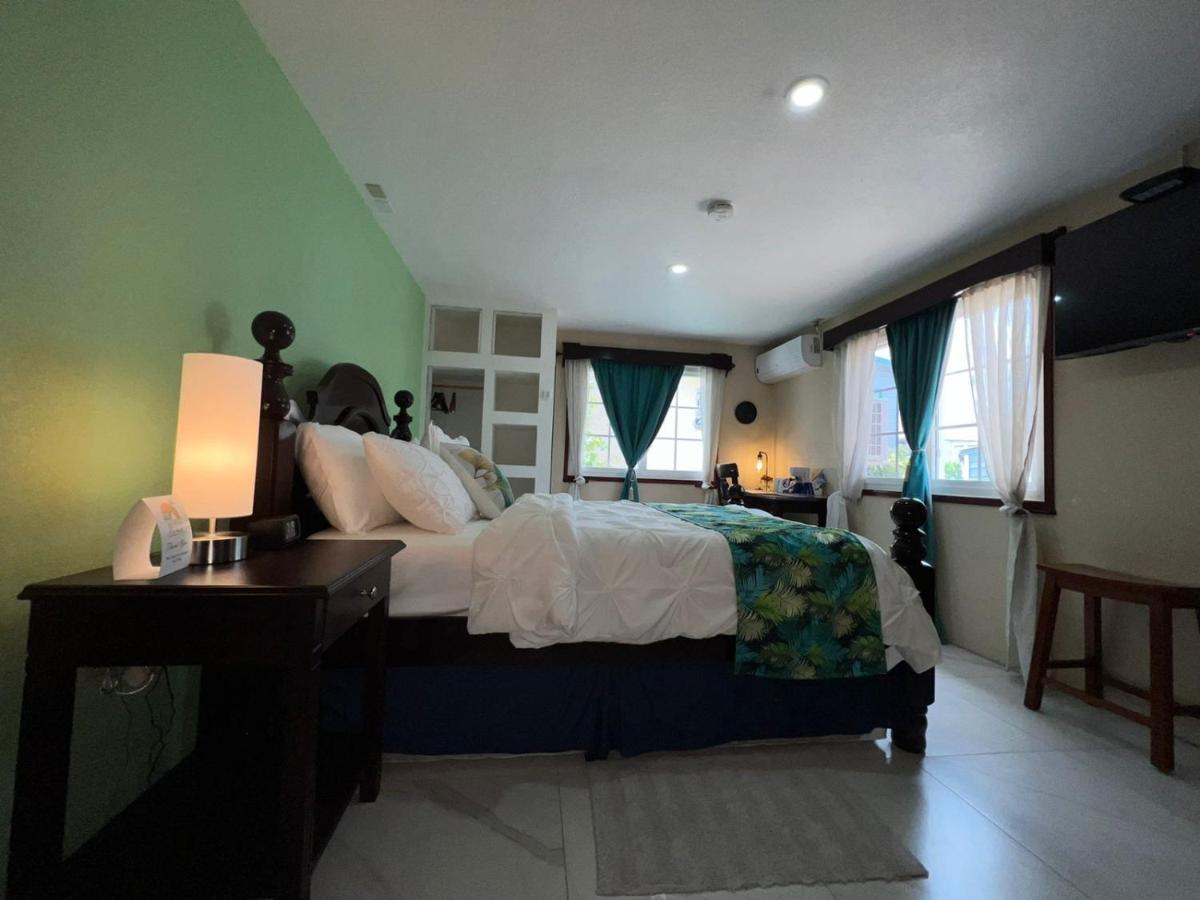 One South Place 3* Belize City