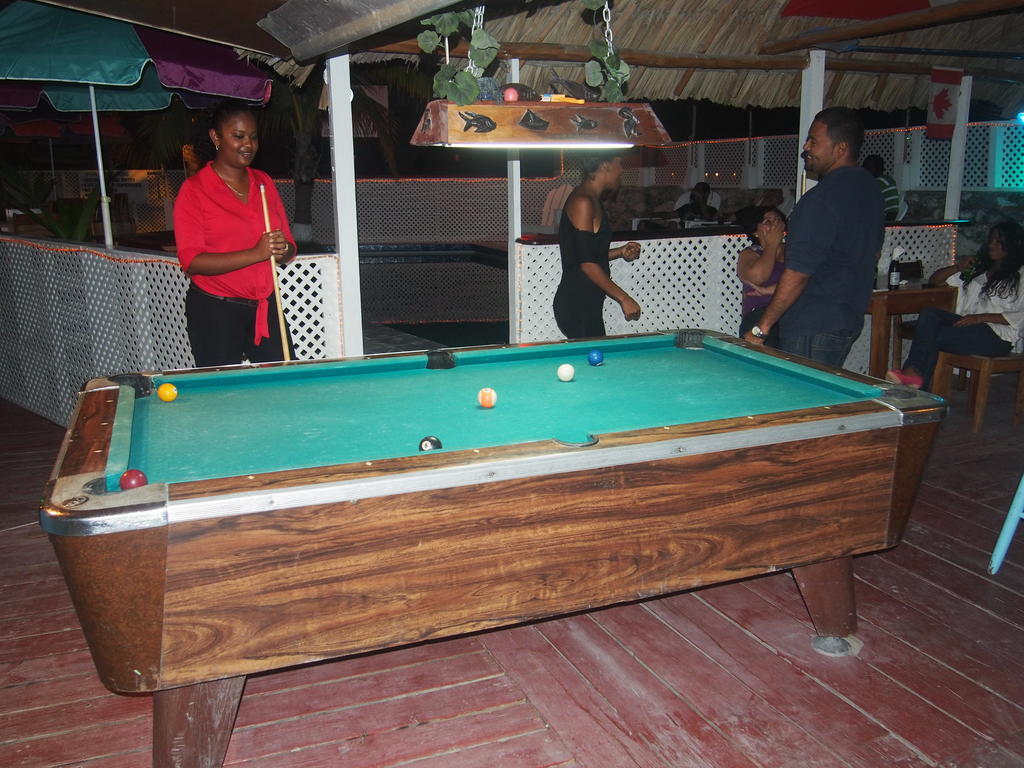 Hotel Belize Hutz
