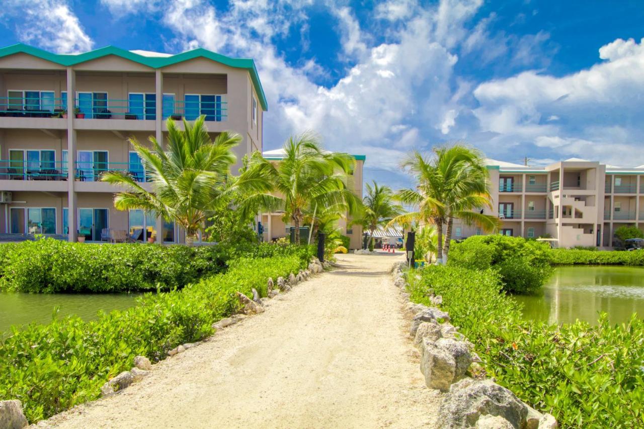 C102 @ Mara Laguna * San Pedro (Ambergris Caye)