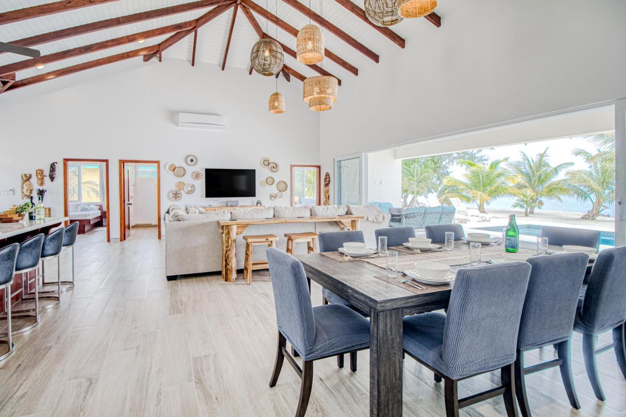 Tres Palmas House
