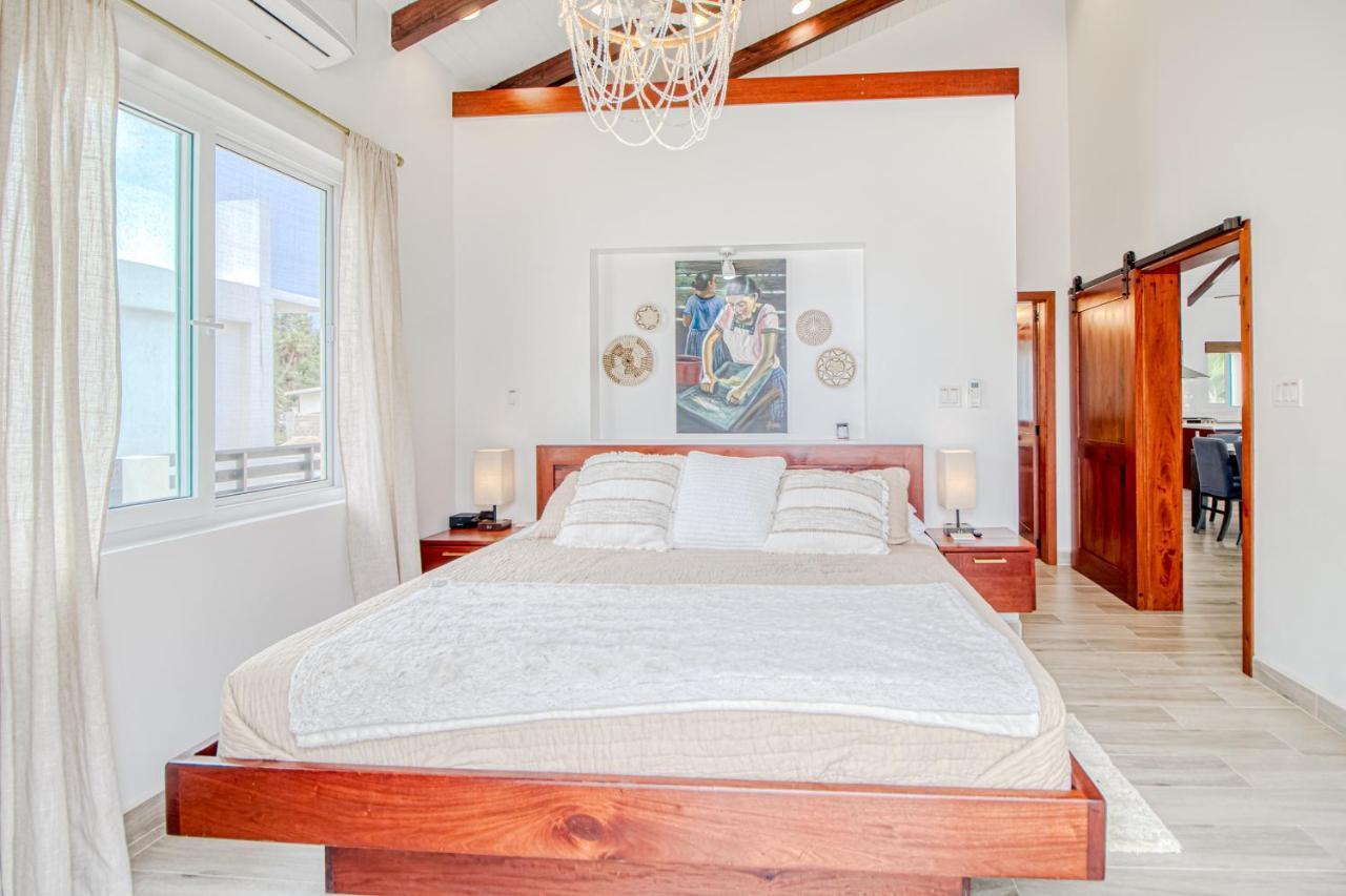 Tres Palmas House