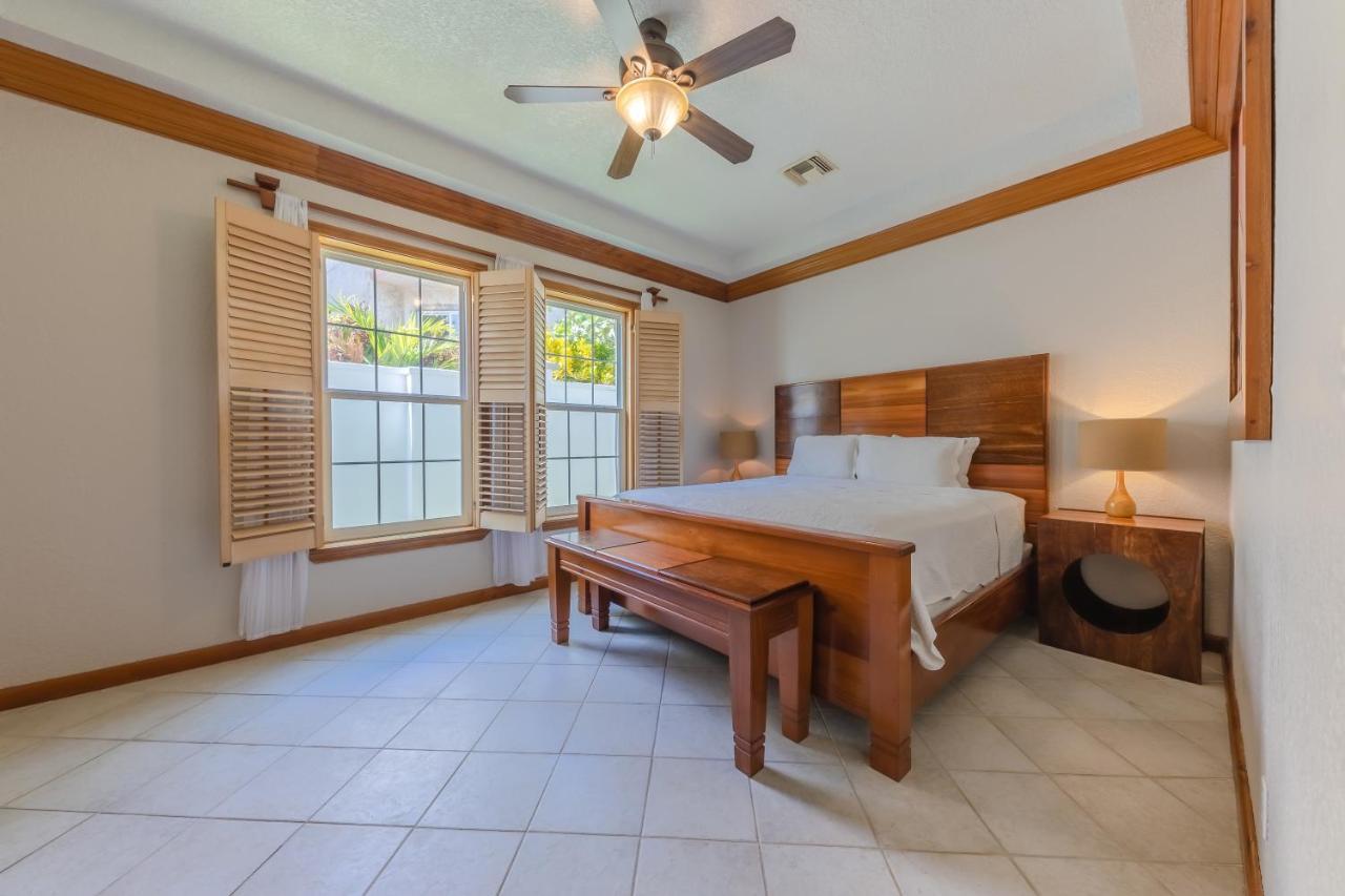 Grand Colony Island Hotel