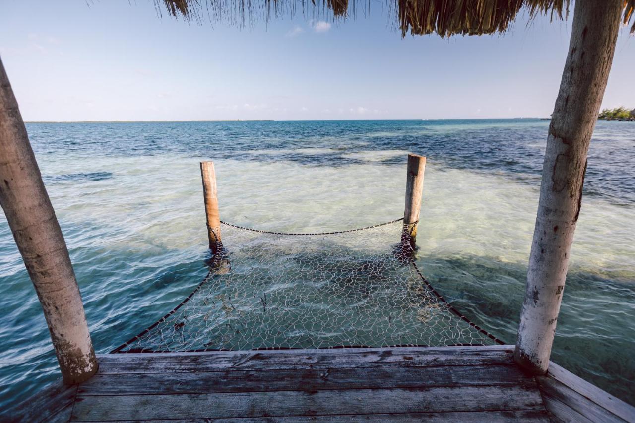 Resort Thatch Caye A Muy'ono