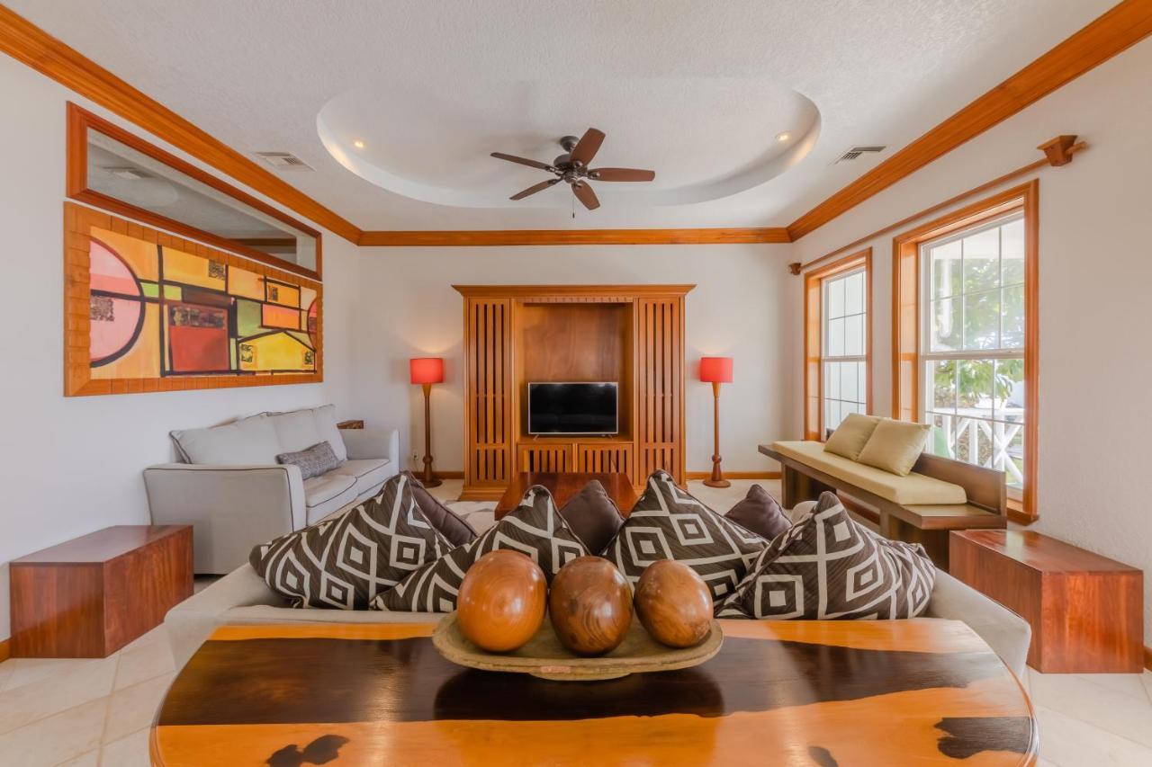 Hotel Grand Colony Island