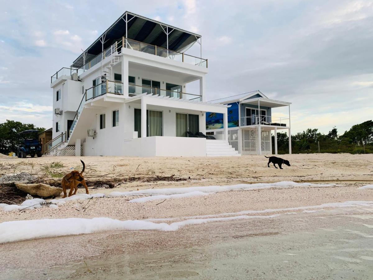 Resort Villas Secreta Beachfront *
