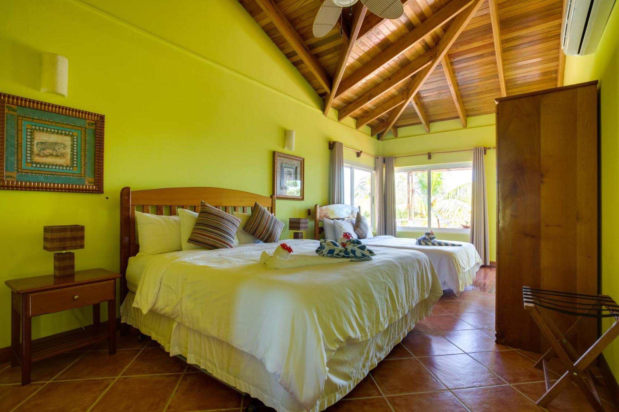 Laru Beya Resort Placencia