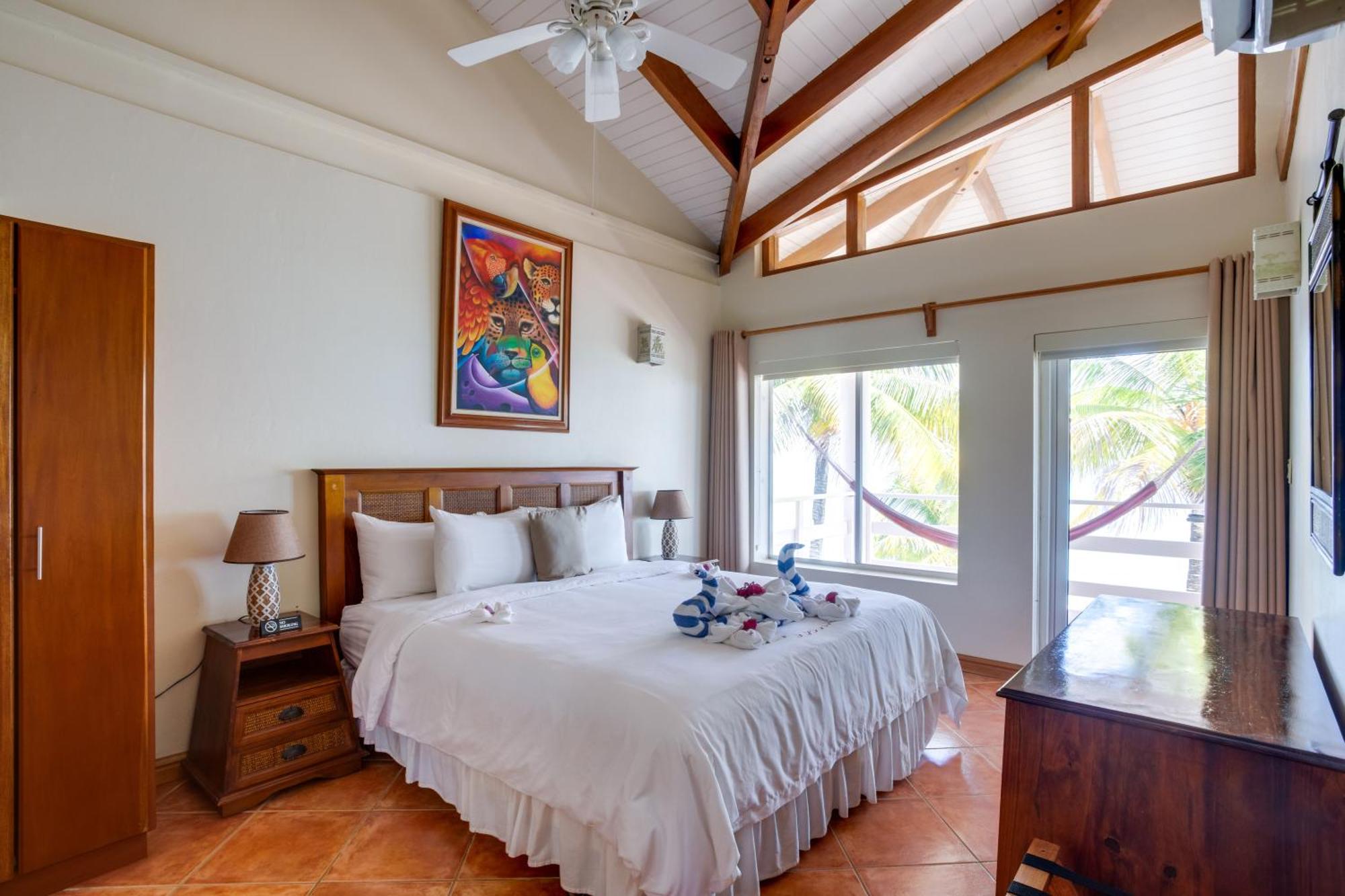 Laru Beya 5* Placencia