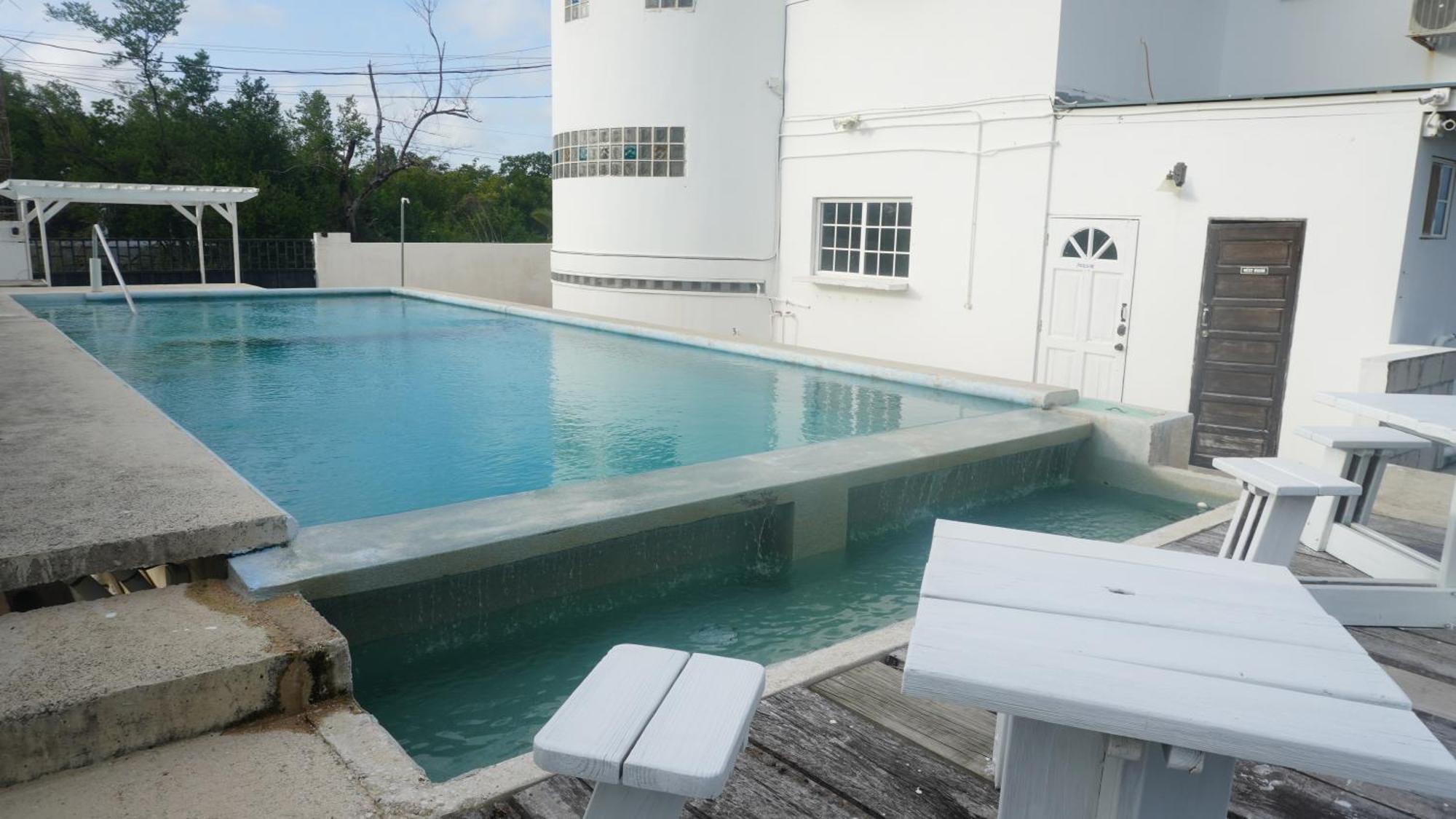 Belize Poolside Sea View Economy With Infinity Pool & Overwater Deck