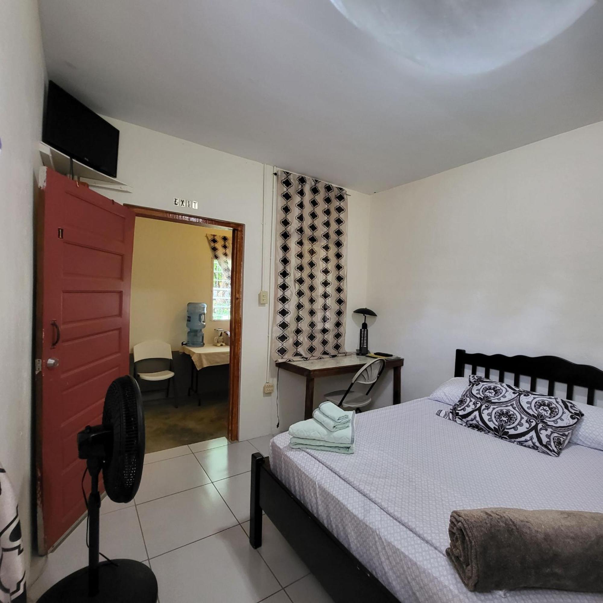 Hacienda Tropical Guest house