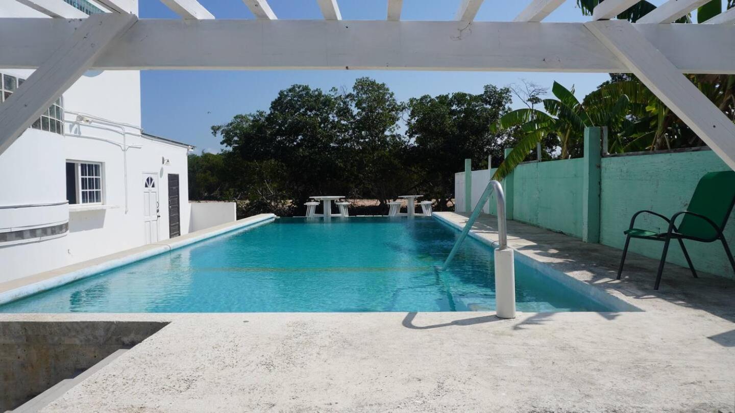 Belize Poolside Sea View Economy With Infinity Pool & Overwater Deck Belize City