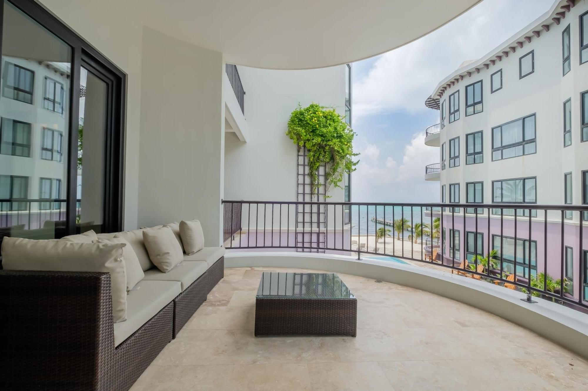 Diamante Beachfront 5* San Pedro (Ambergris Caye)