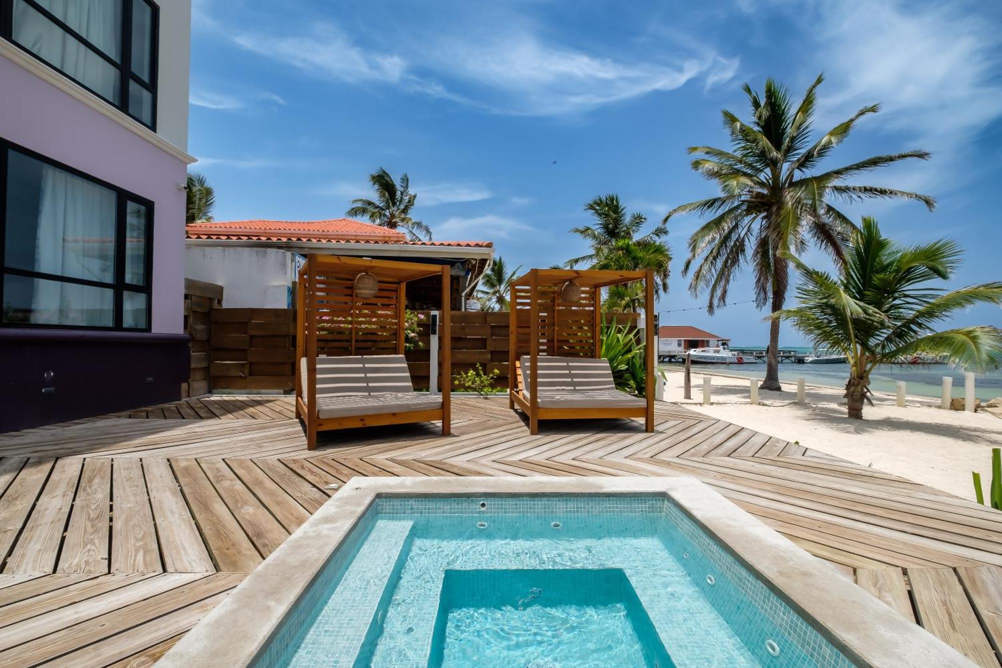 Hotel Diamante Beachfront