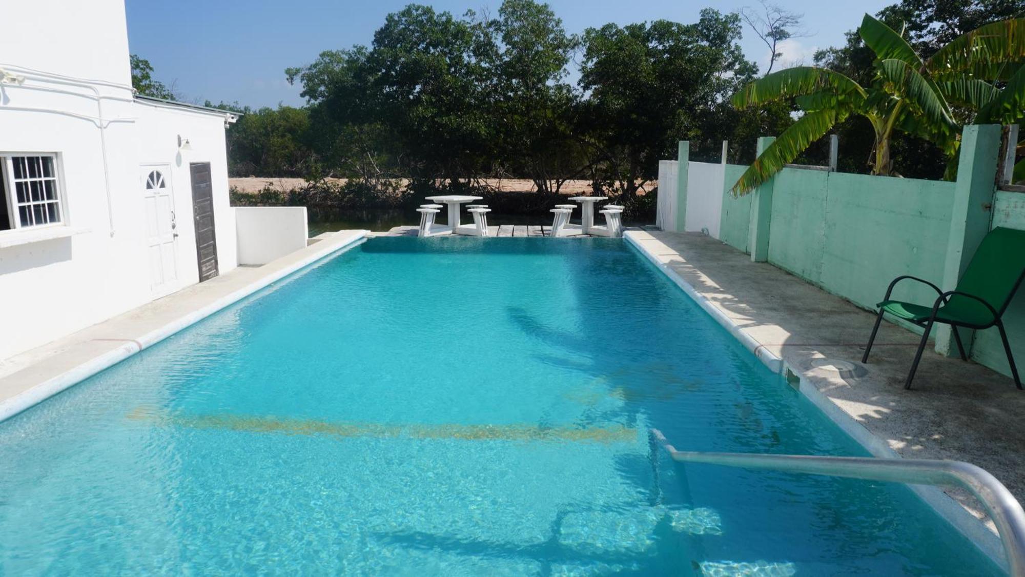 Belize Poolside Sea View Economy With Infinity Pool & Overwater Deck Apartment Belize City