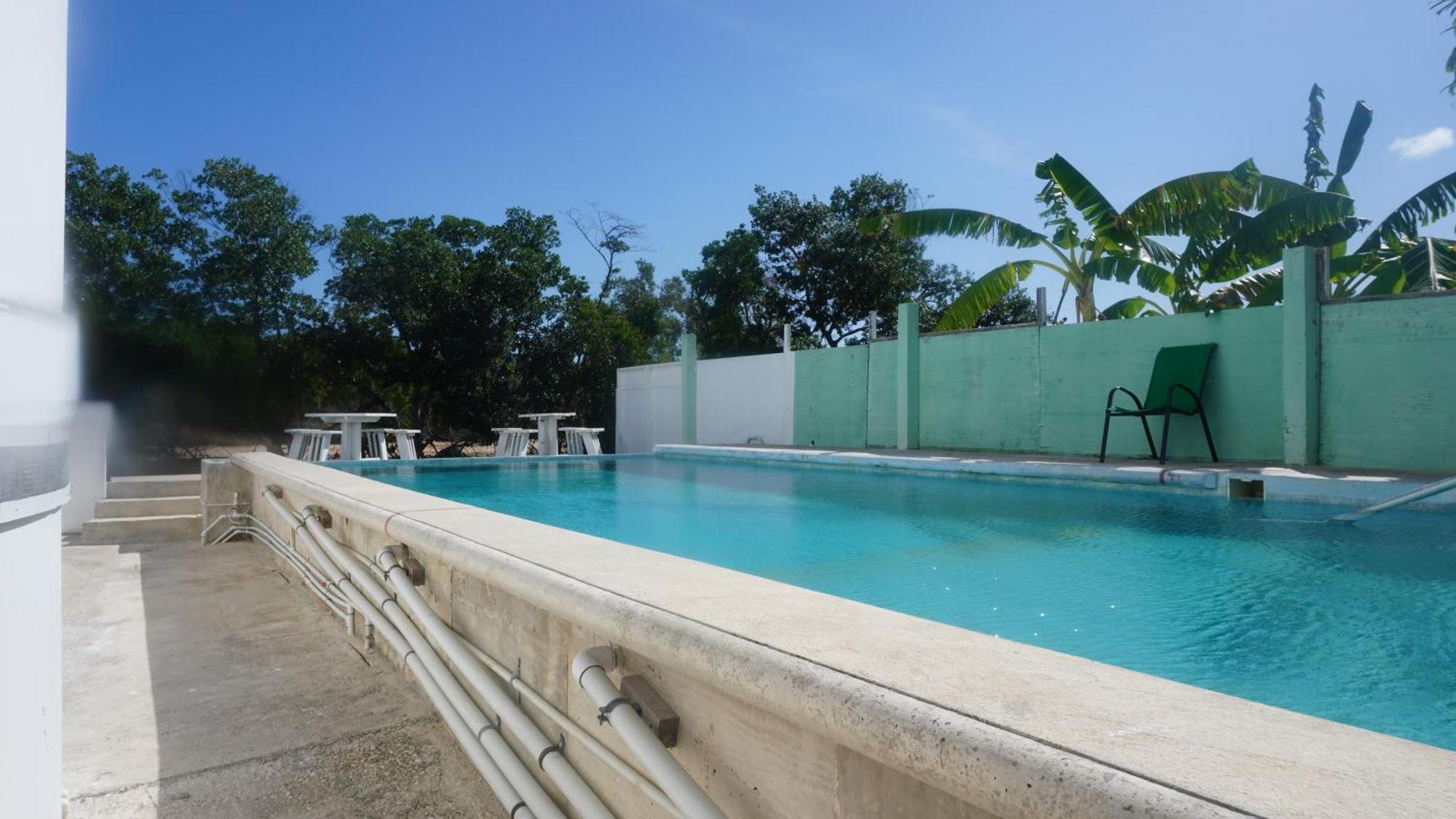 Belize Poolside Sea View Economy With Infinity Pool & Overwater Deck * Belize City
