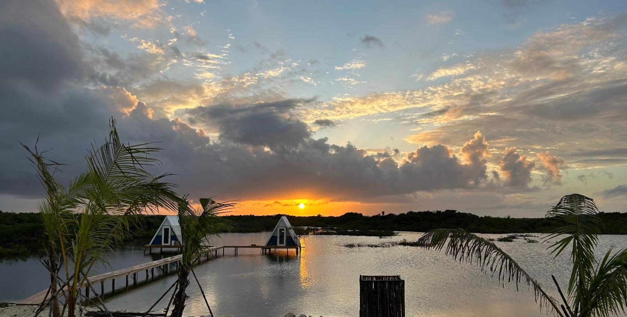 Villas Secreta Beachfront Resort *
