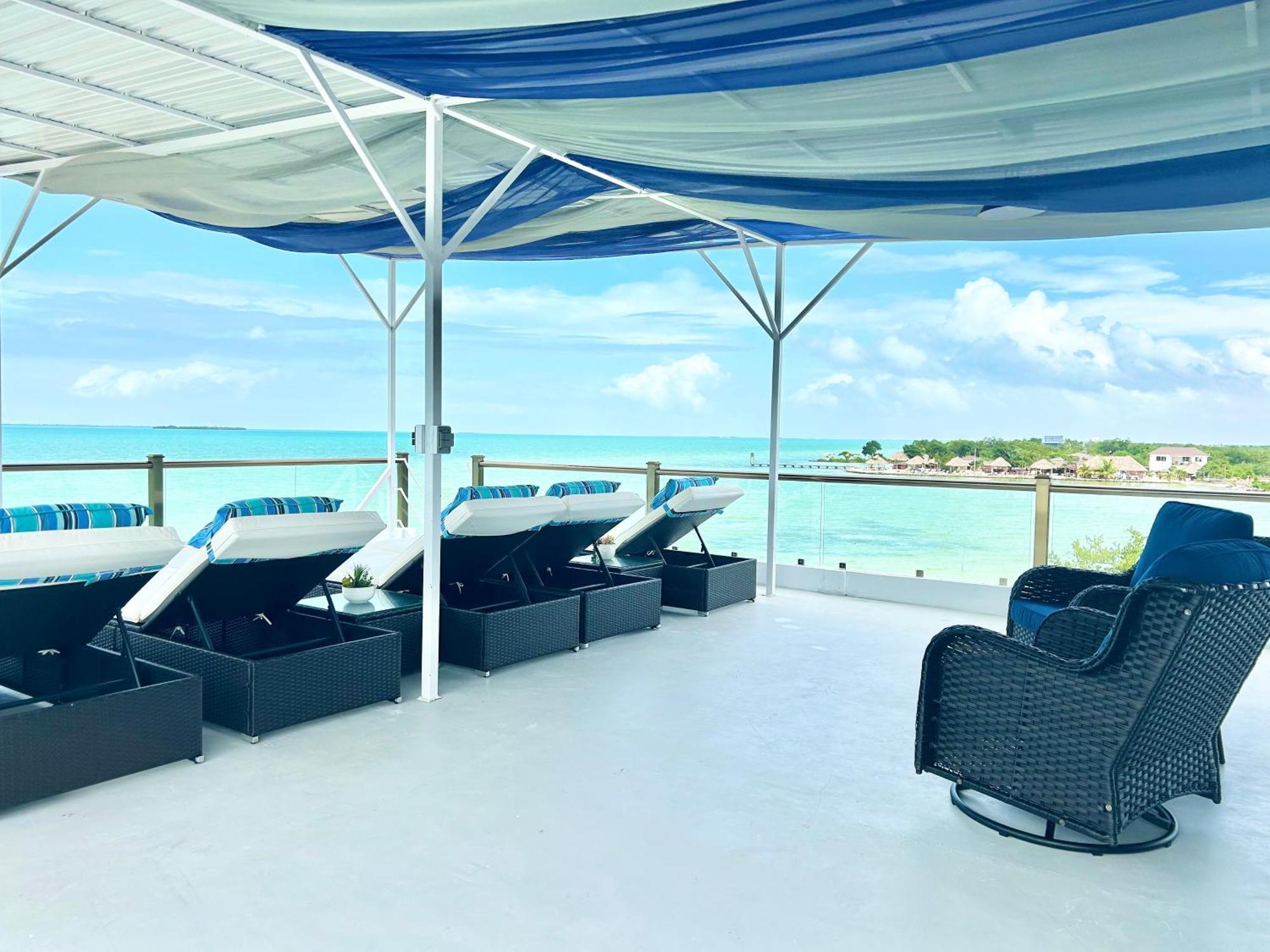 Villas Secreta Beachfront Resort *
