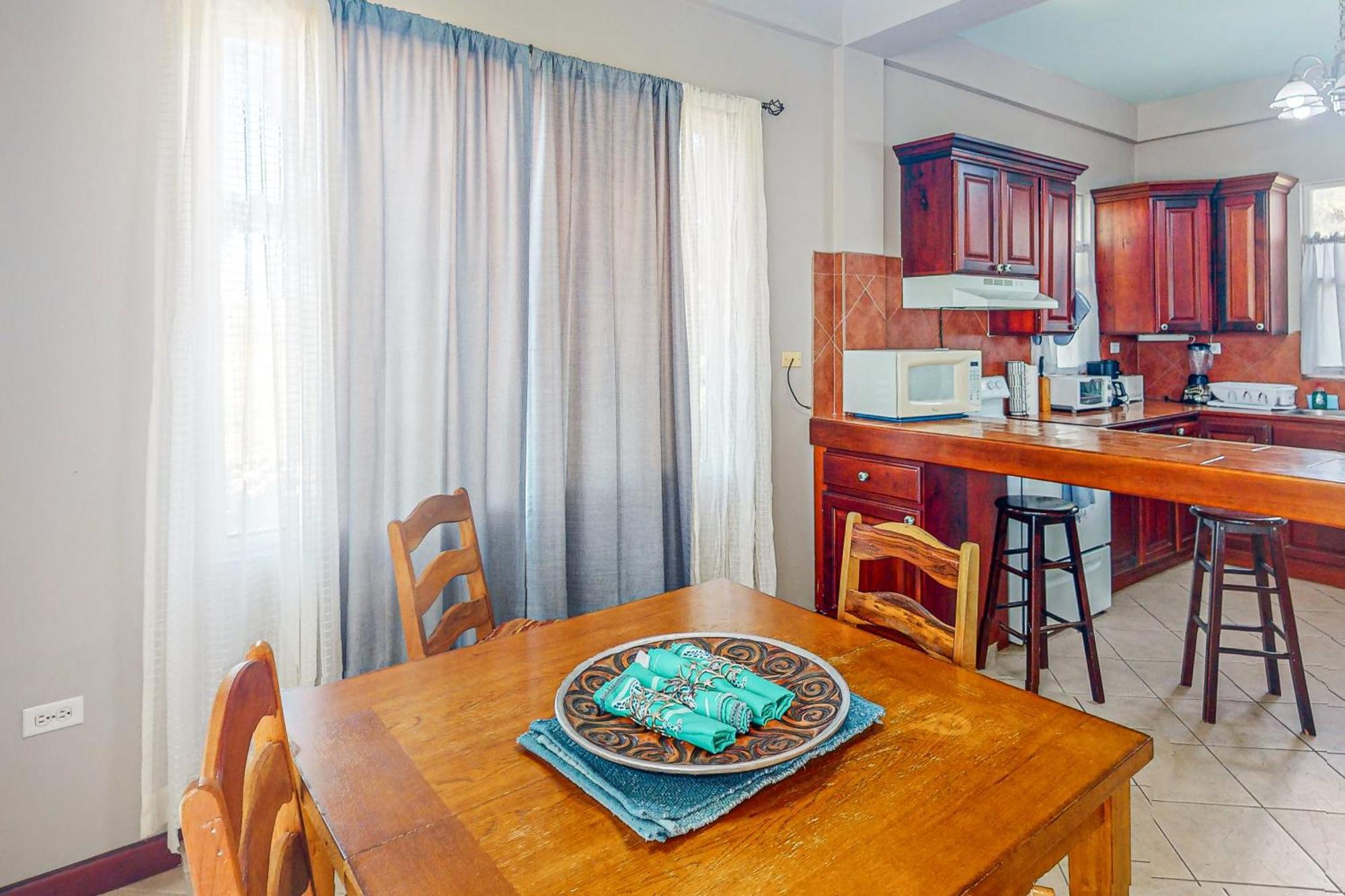B103 Mara Laguna * San Pedro (Ambergris Caye)
