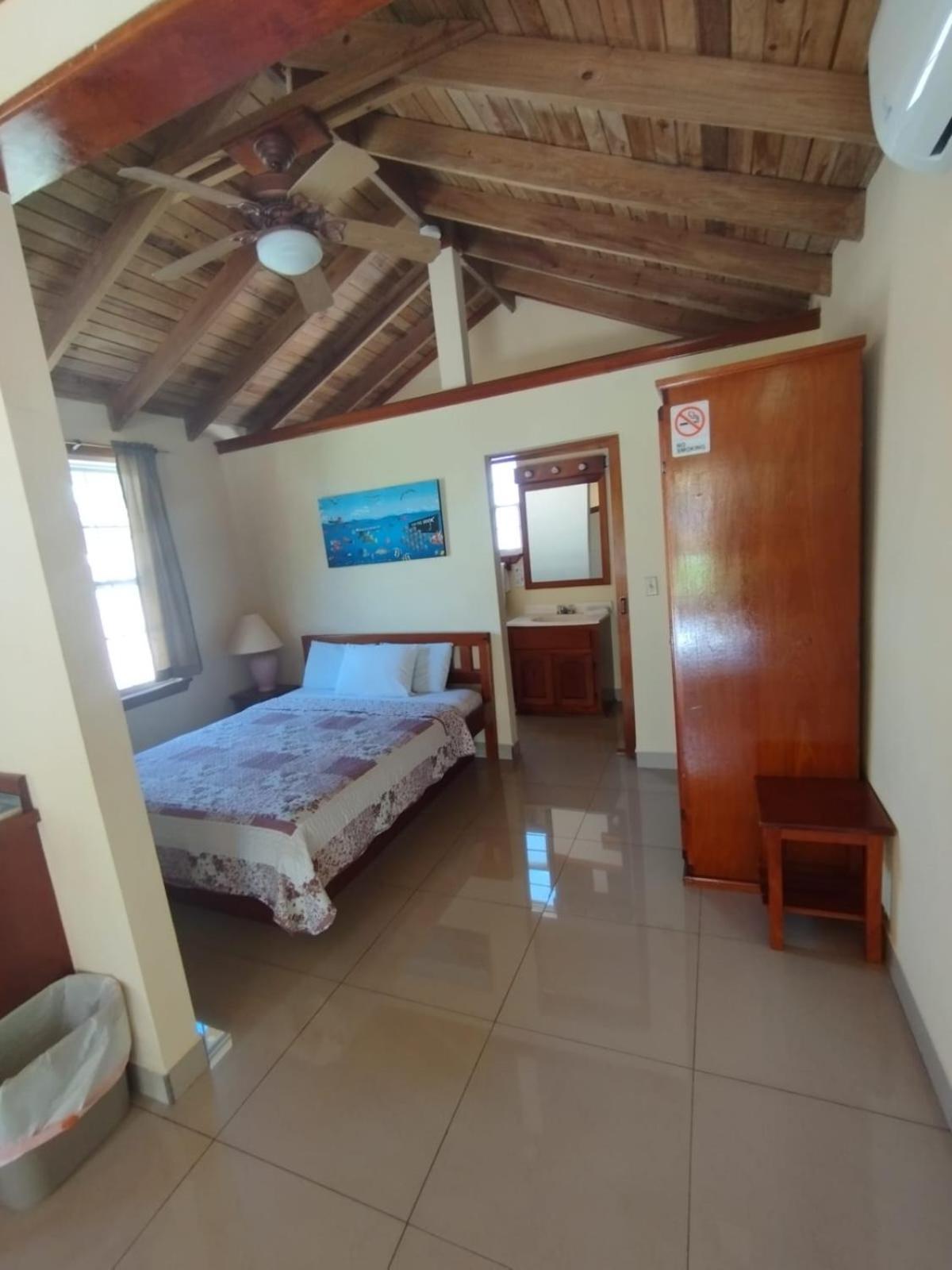 Royal Caribbean San Pedro (Ambergris Caye)
