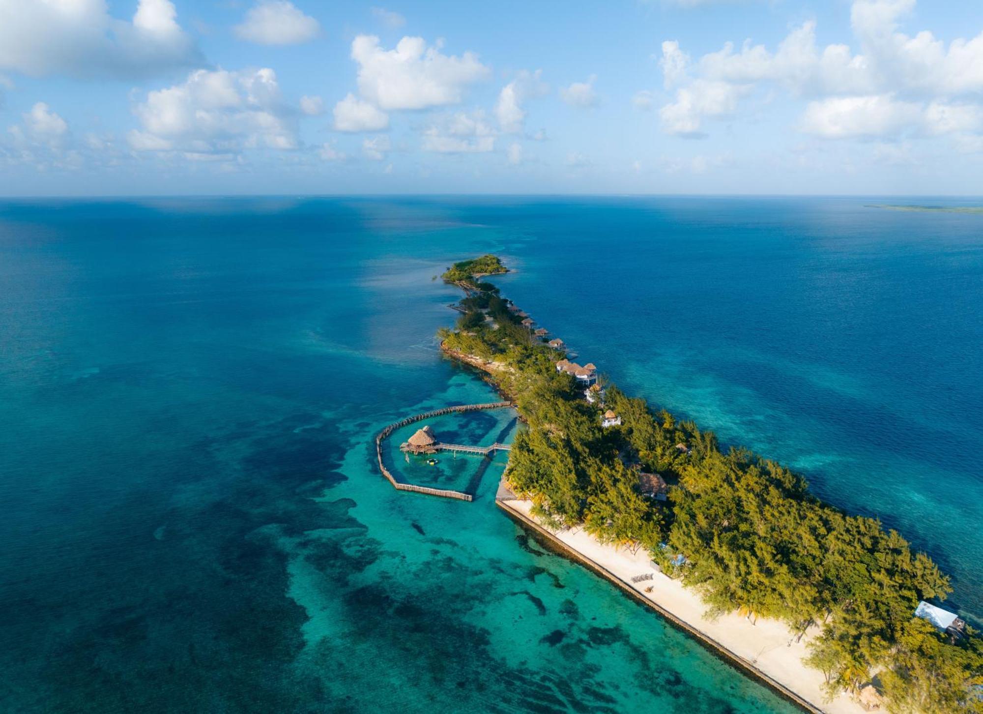 Resort Thatch Caye A Muy'ono