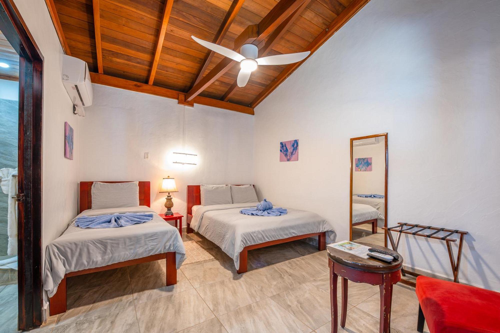 Hotel Parrot Cove