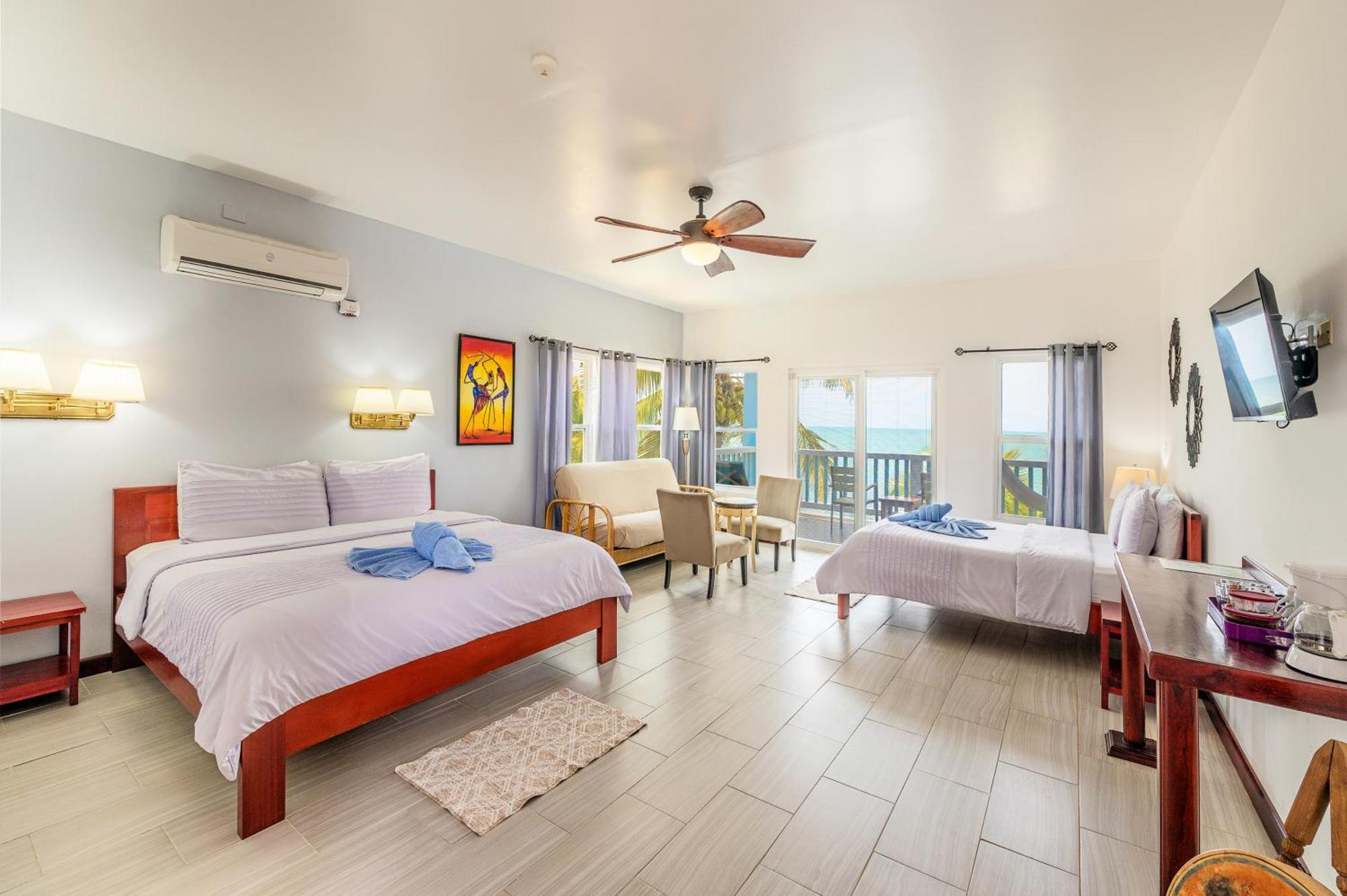 Parrot Cove Hotel Hopkins