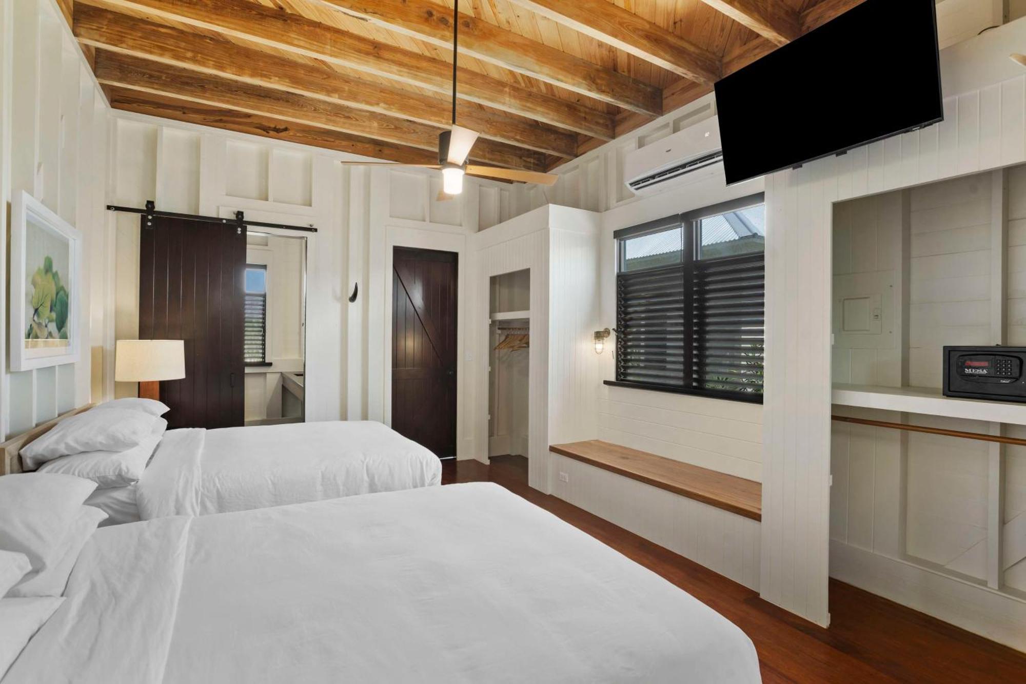 Mahogany Bay And Club, Curio Collection 4*