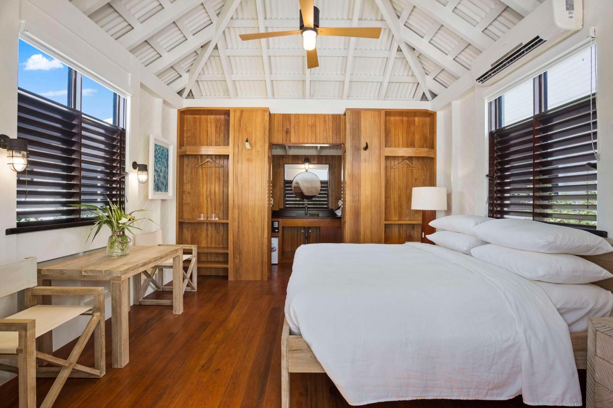 Mahogany Bay And Club, Curio Collection Resort 4*