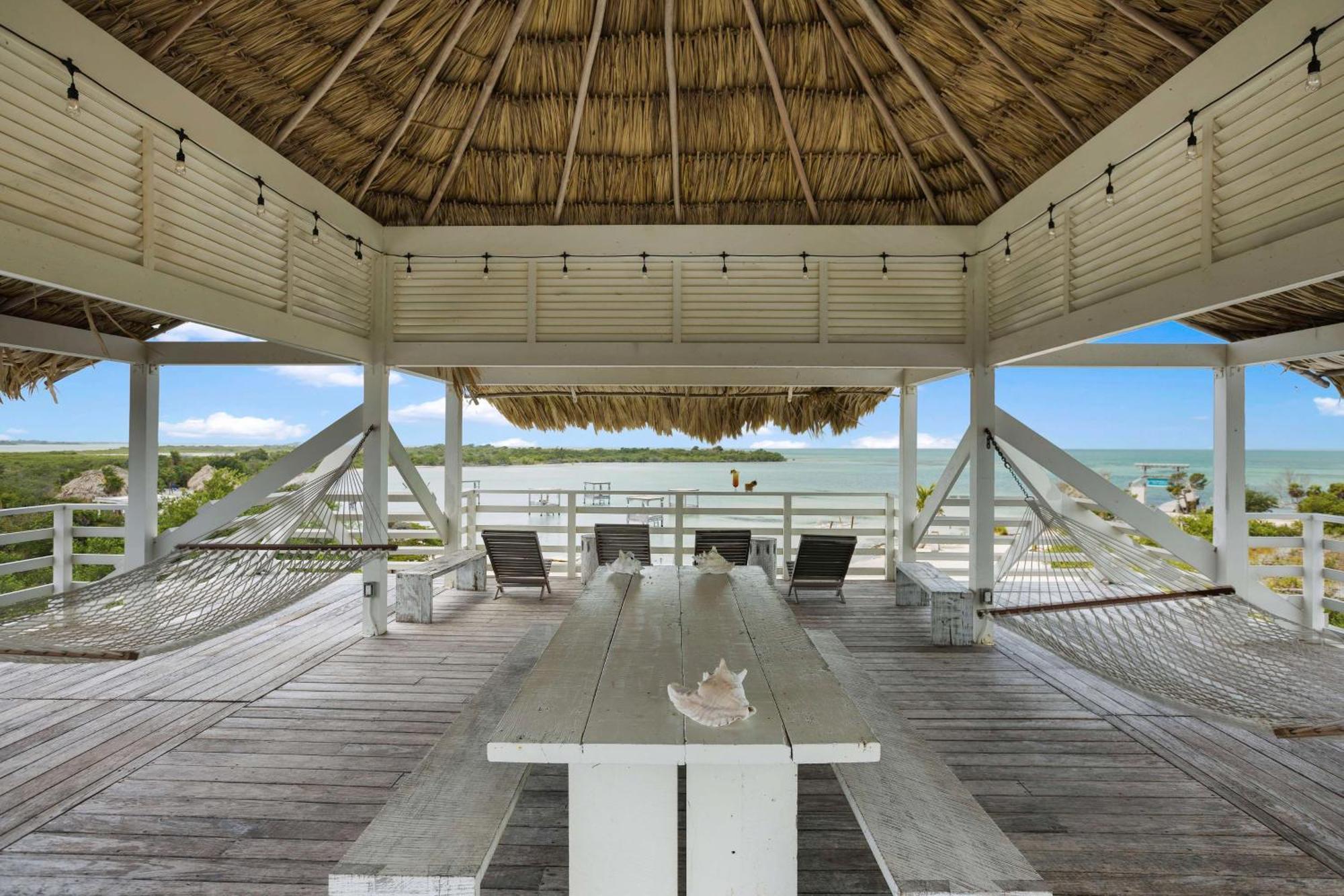 Mahogany Bay And Club, Curio Collection Resort San Pedro (Ambergris Caye)