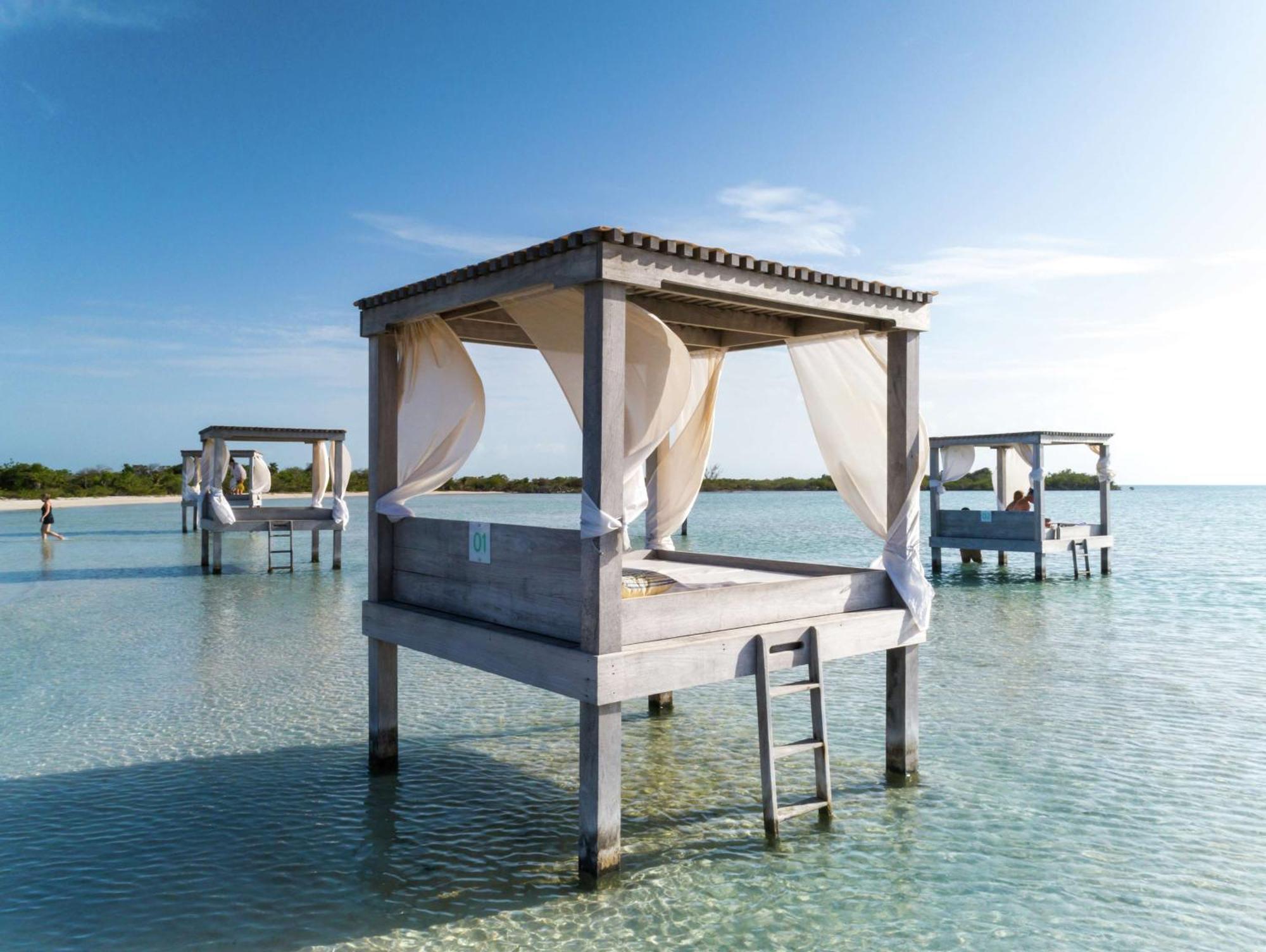 Mahogany Bay And Club, Curio Collection Resort 4*