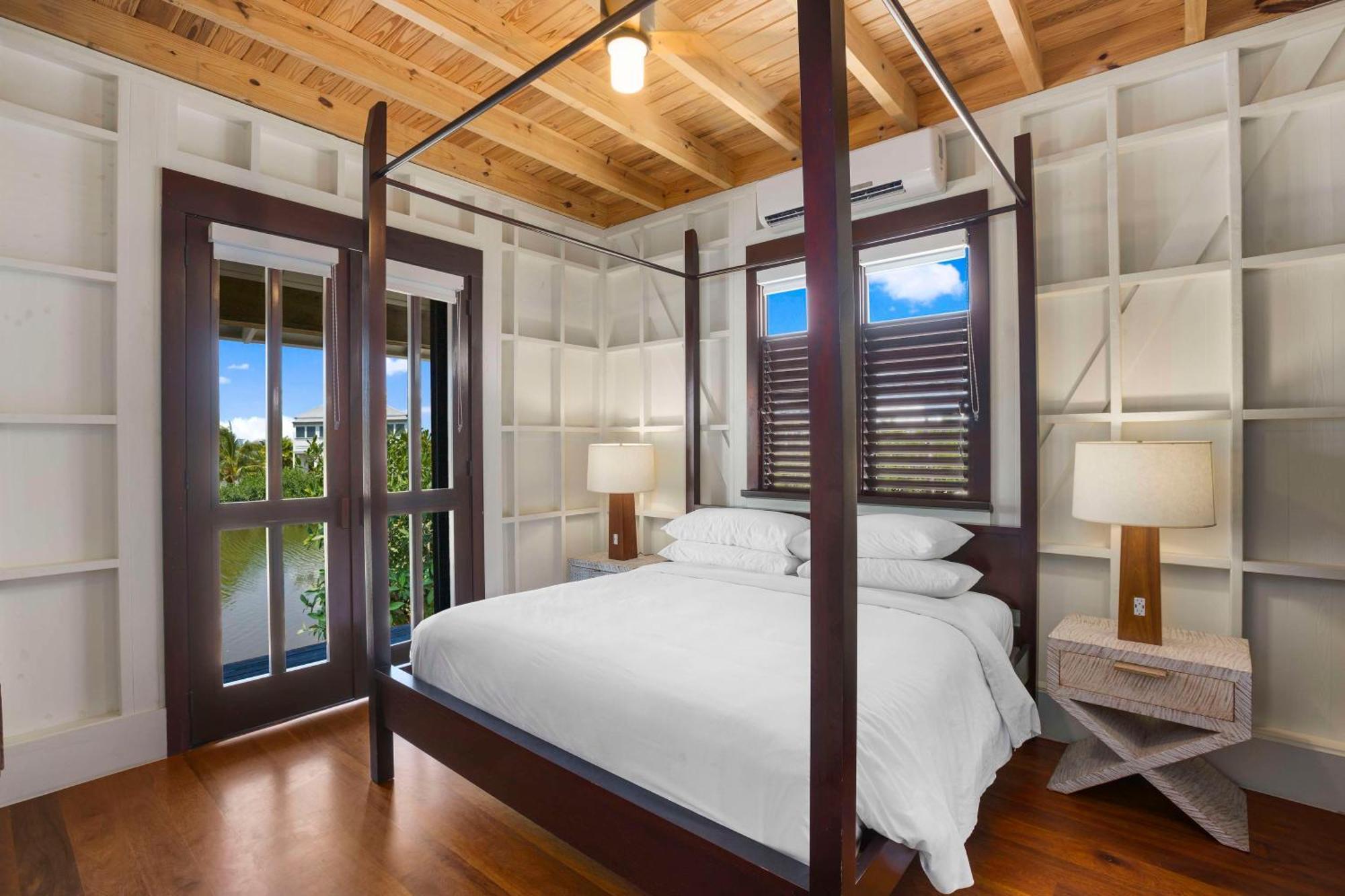 Mahogany Bay And Club, Curio Collection Resort San Pedro (Ambergris Caye)