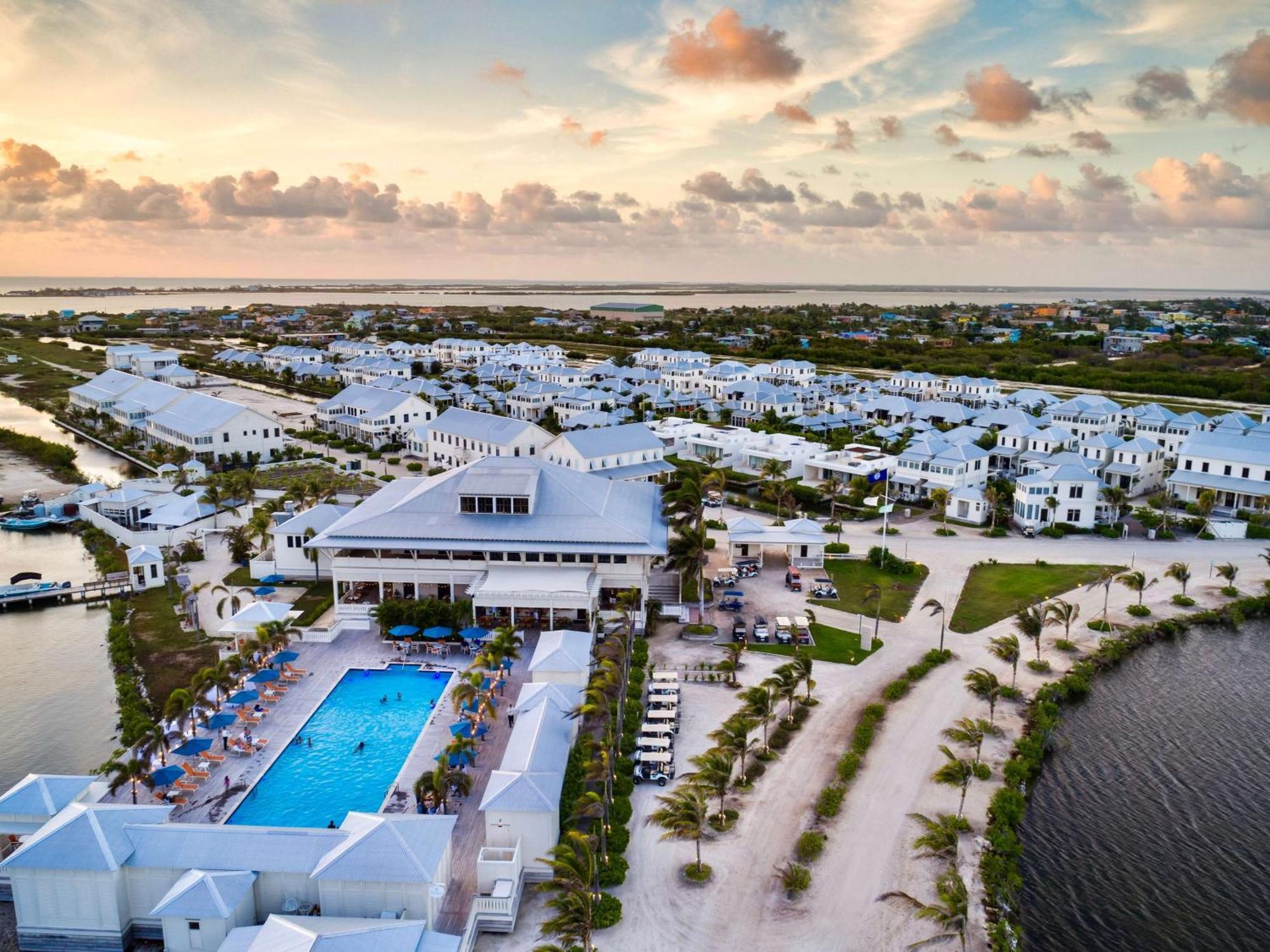 Mahogany Bay And Club, Curio Collection Resort San Pedro (Ambergris Caye)