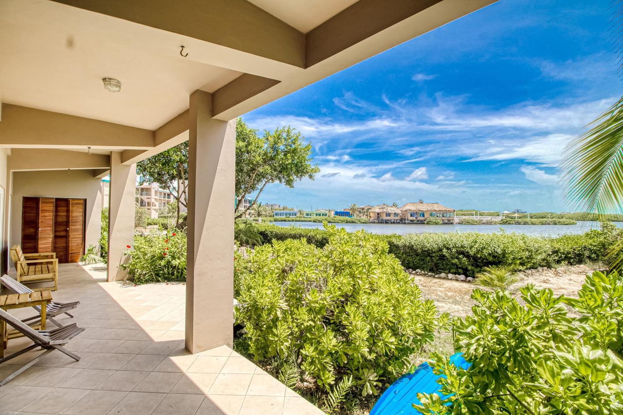 B103 Mara Laguna San Pedro (Ambergris Caye)