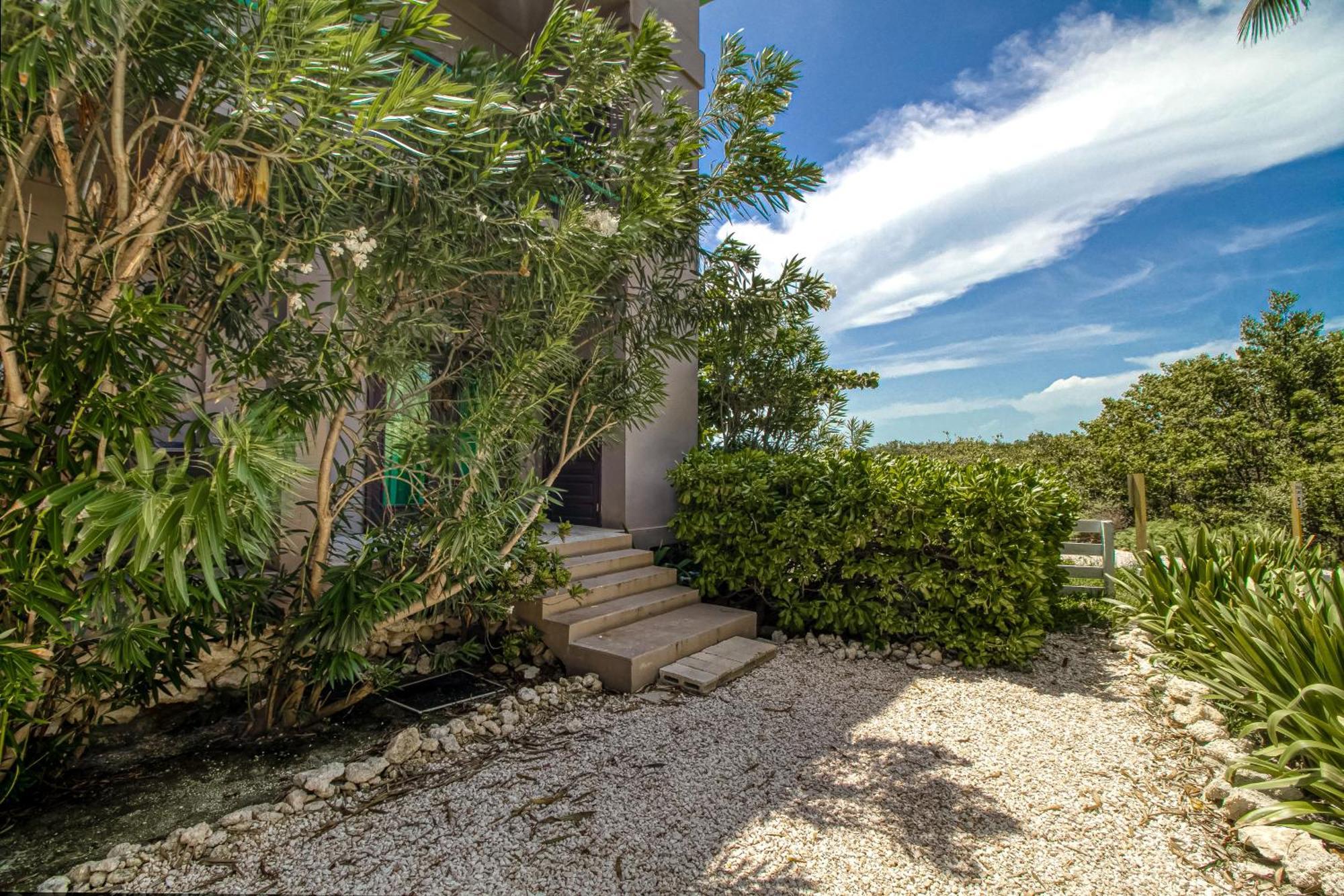 B103 Mara Laguna * San Pedro (Ambergris Caye)