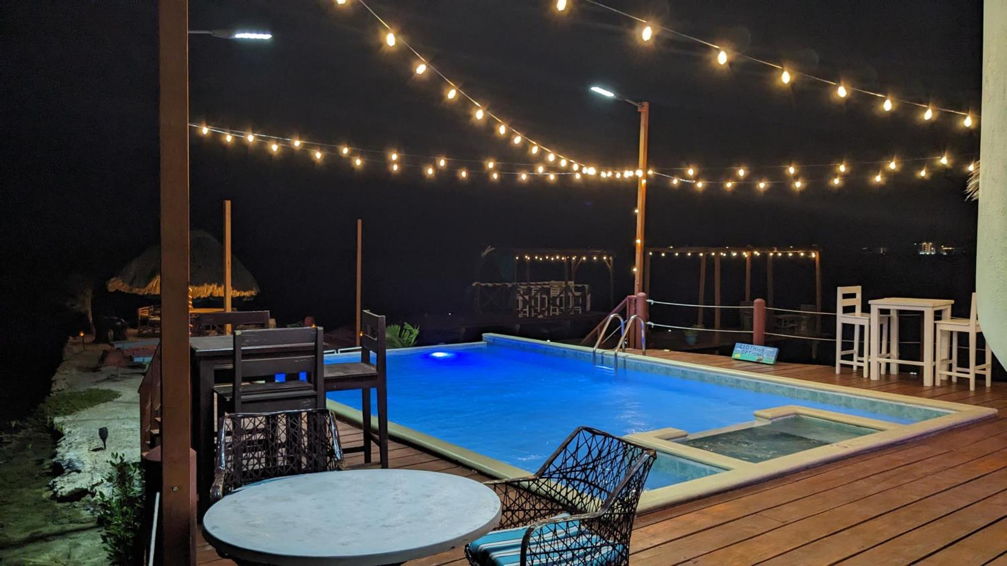 Lina Point Belize Overwater Hotel 2*