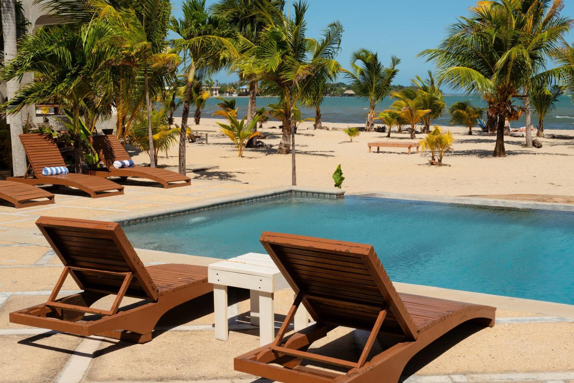 Sandy Feet Hotel 4*
