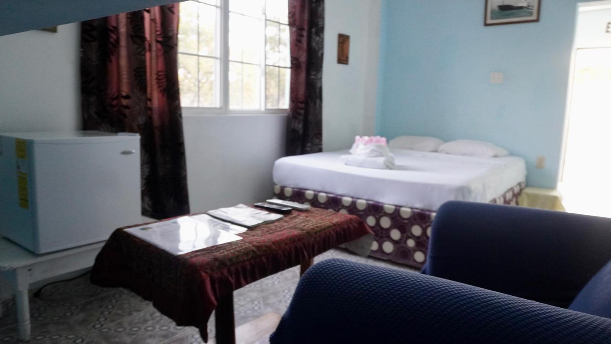 Apartment Belize Poolside Sea View Economy With Infinity Pool & Overwater Deck *