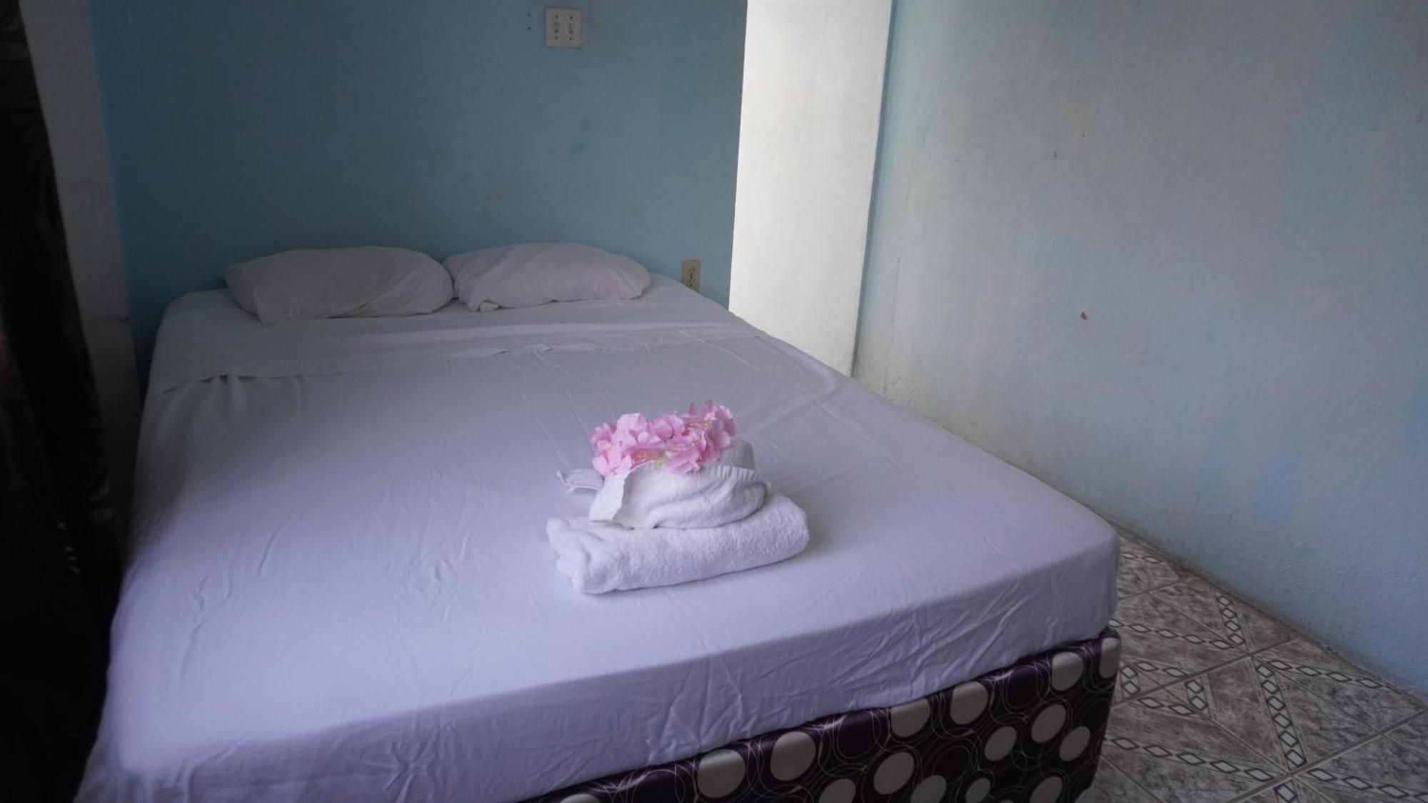 Belize Poolside Sea View Economy With Infinity Pool & Overwater Deck