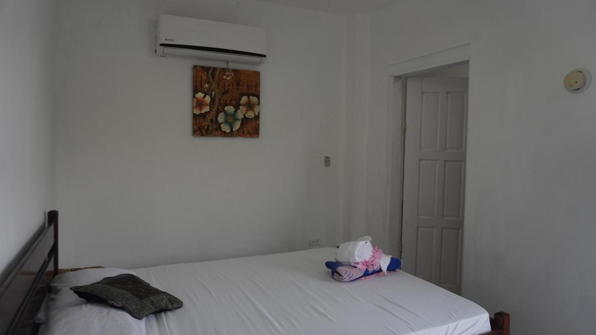 Belize Poolside Sea View Economy With Infinity Pool & Overwater Deck Apartment *
