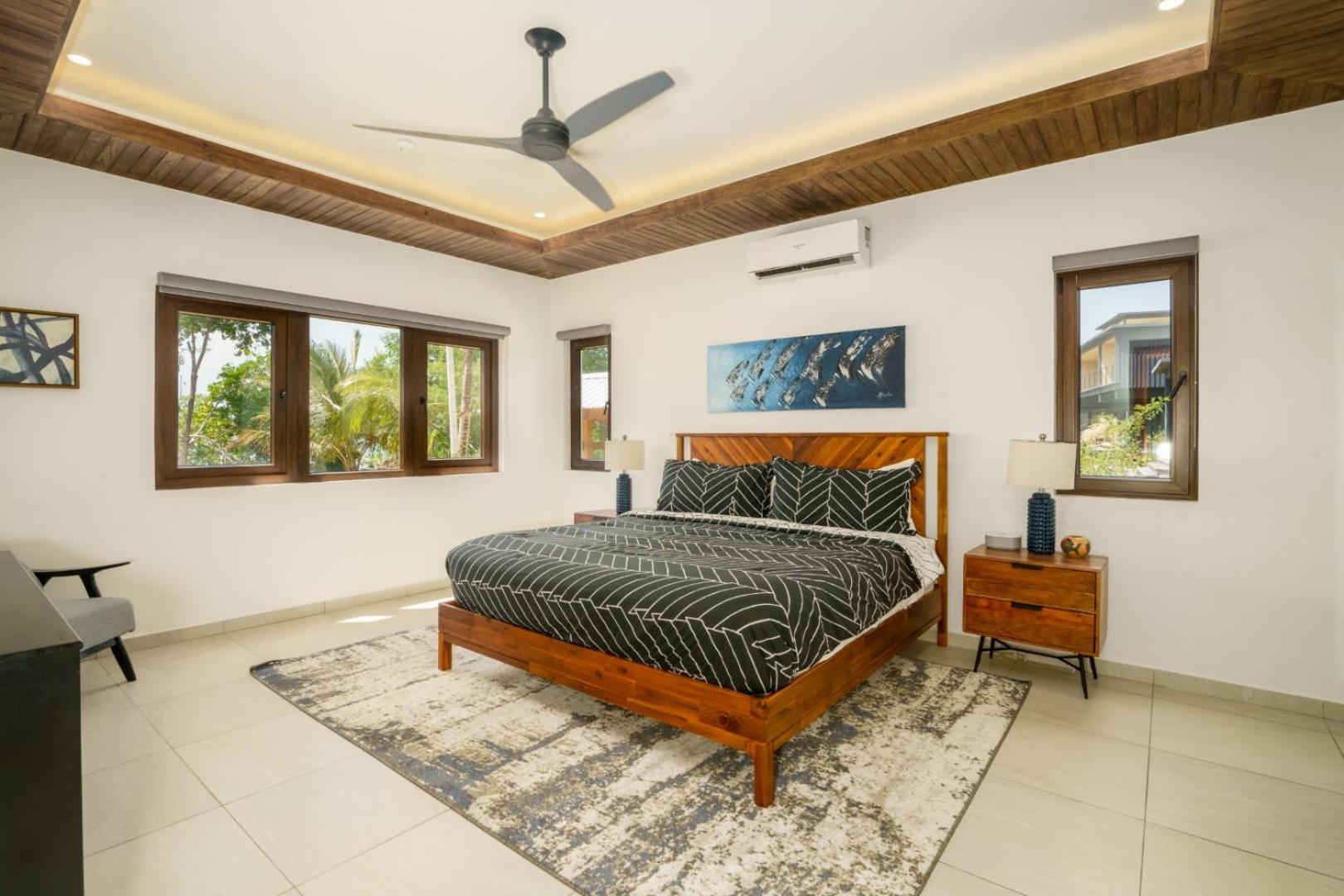 Villa New Oceanfront 5 Bedroom Private Island Placencia
