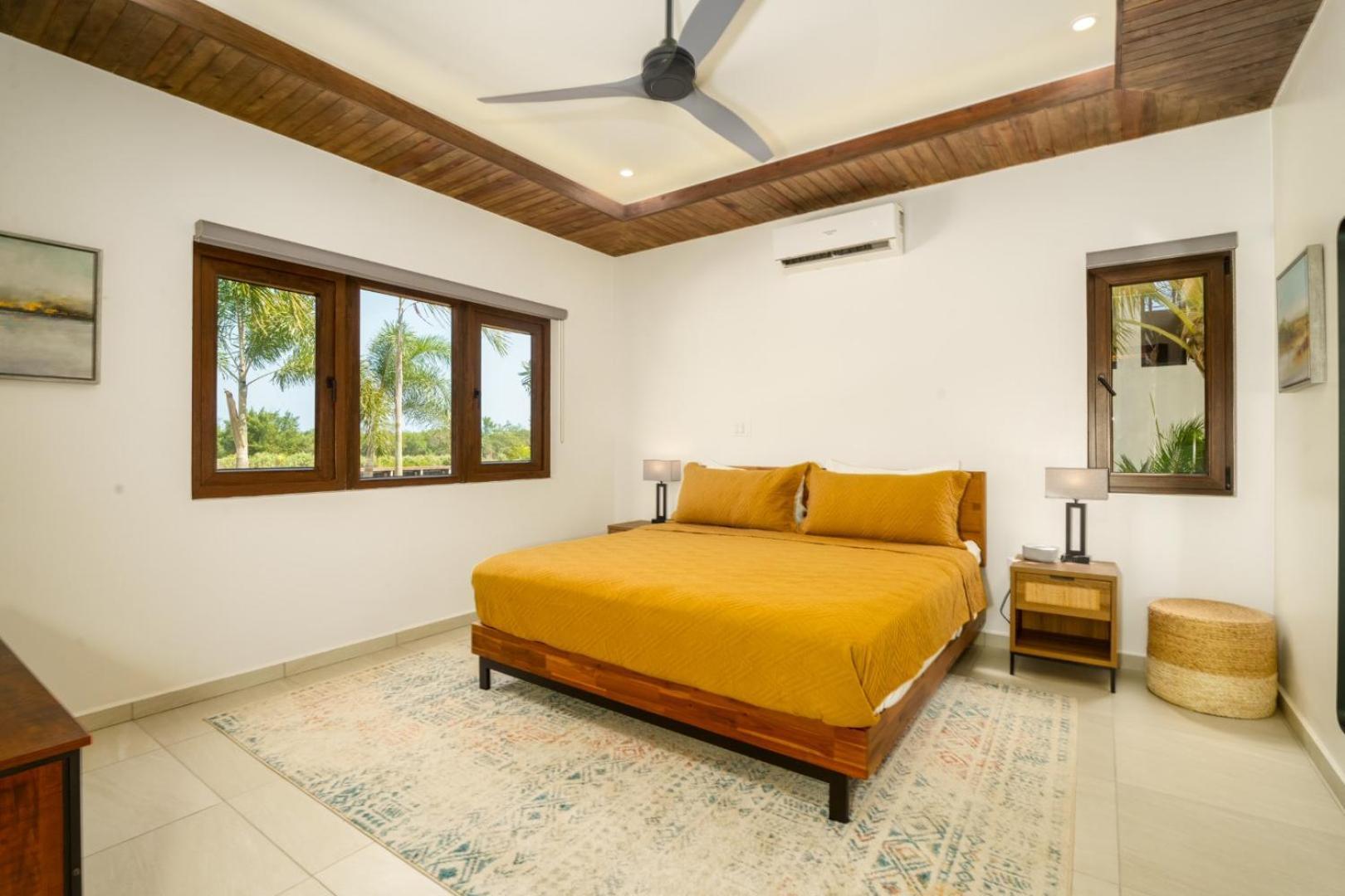 Villa New Oceanfront 5 Bedroom Private Island Placencia