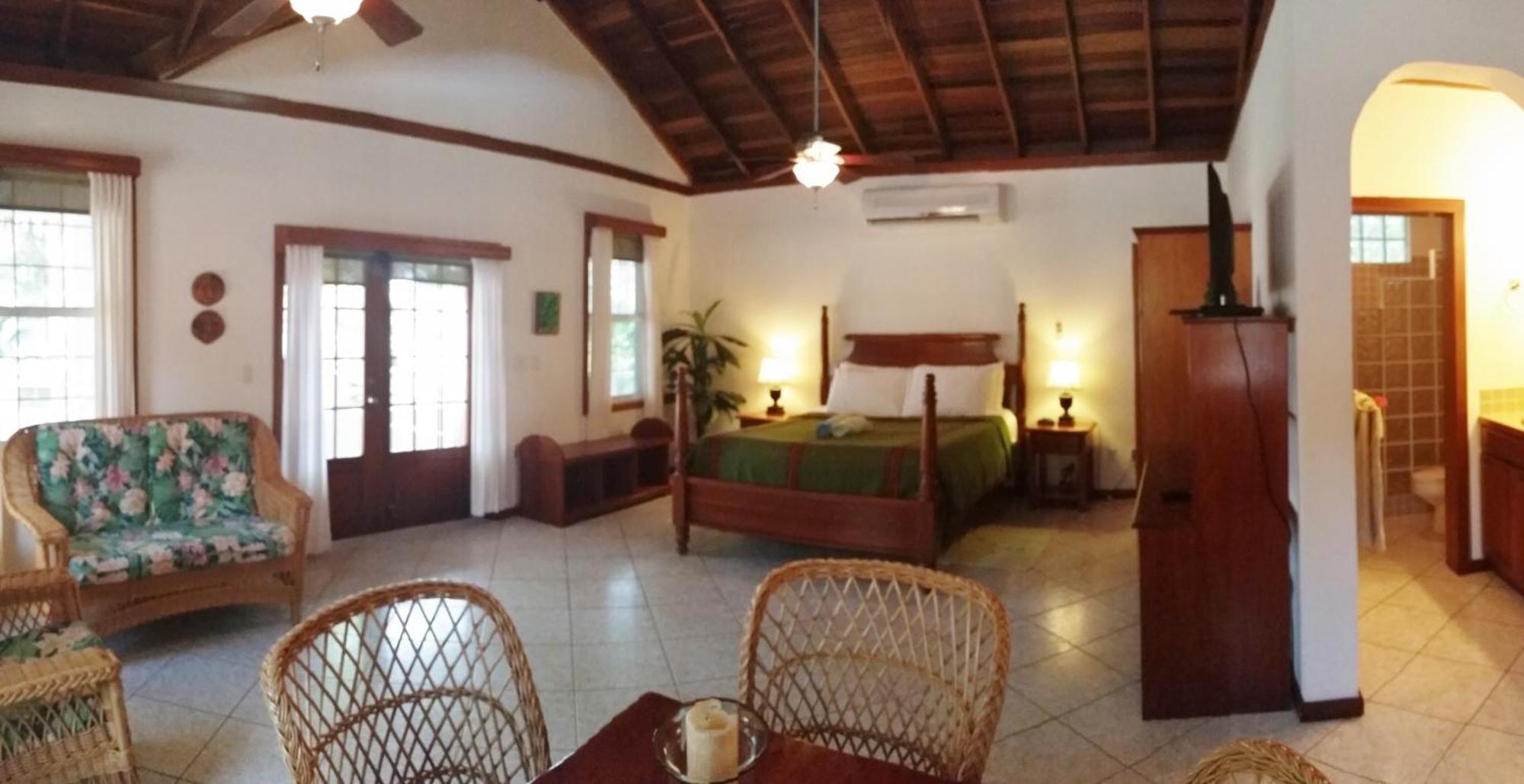 Cocotal And San Pedro (Ambergris Caye)