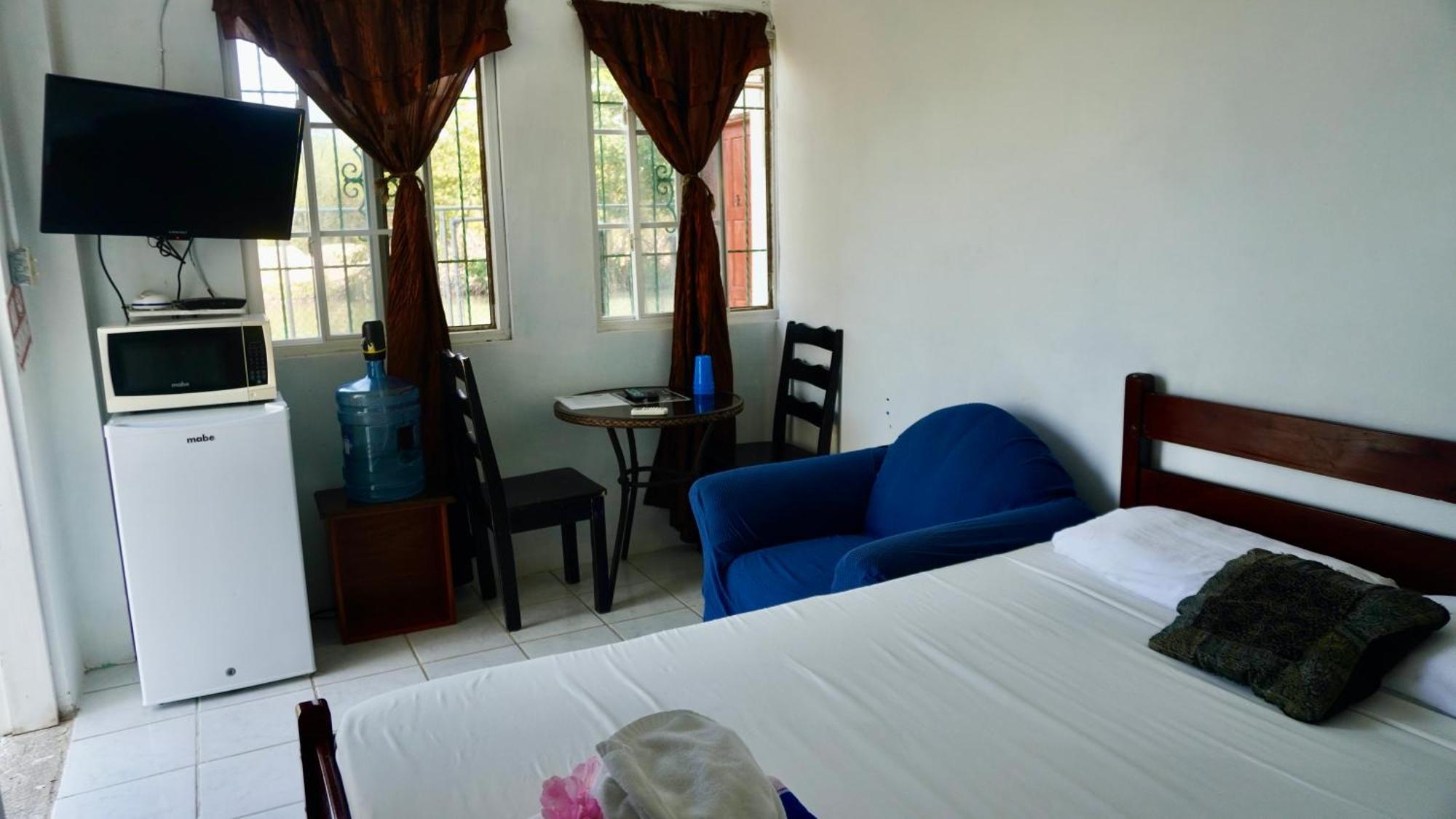 Apartment Belize Poolside Sea View Economy With Infinity Pool & Overwater Deck Belize City