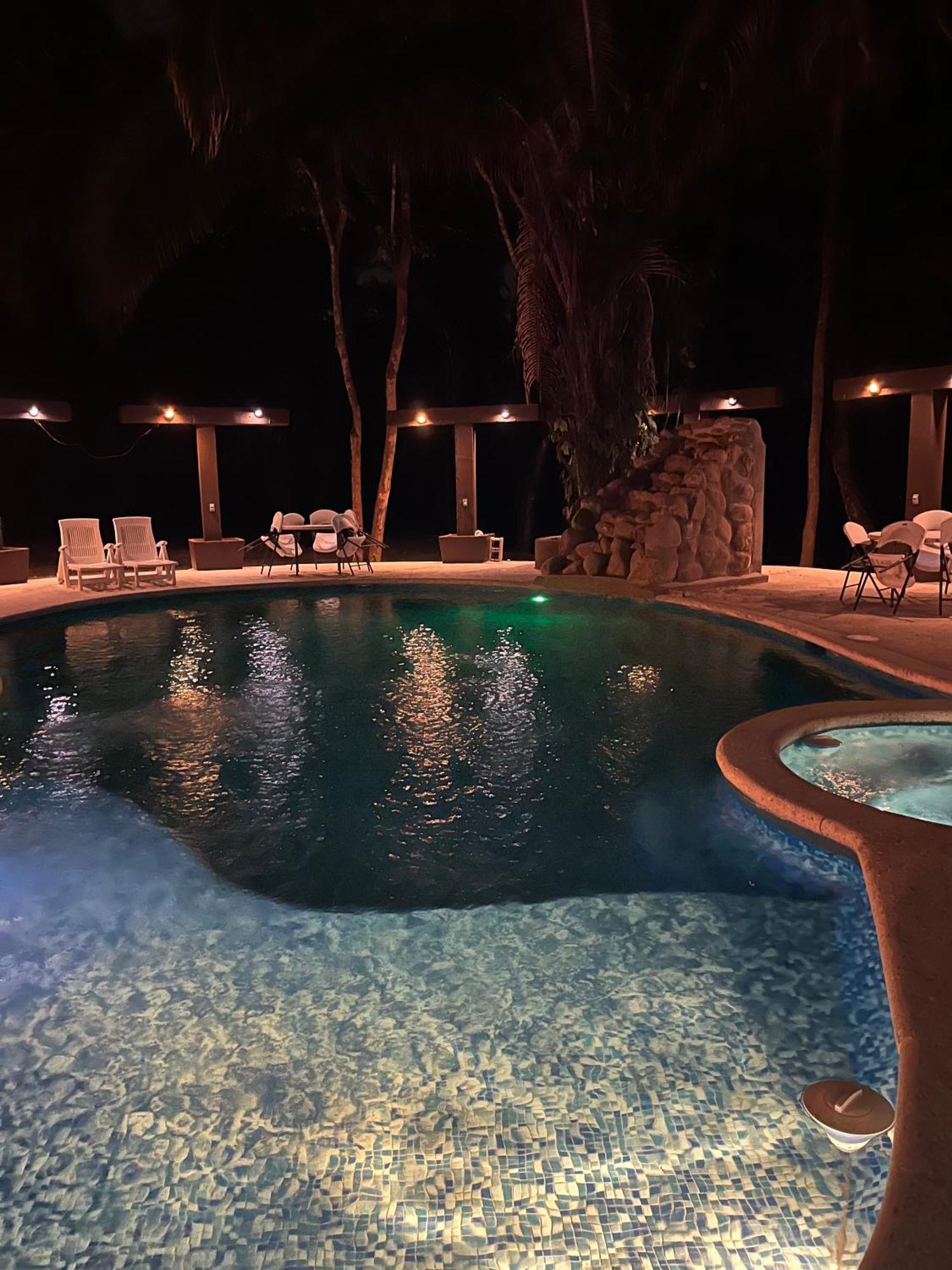 Falling Leaves Hotel 4*