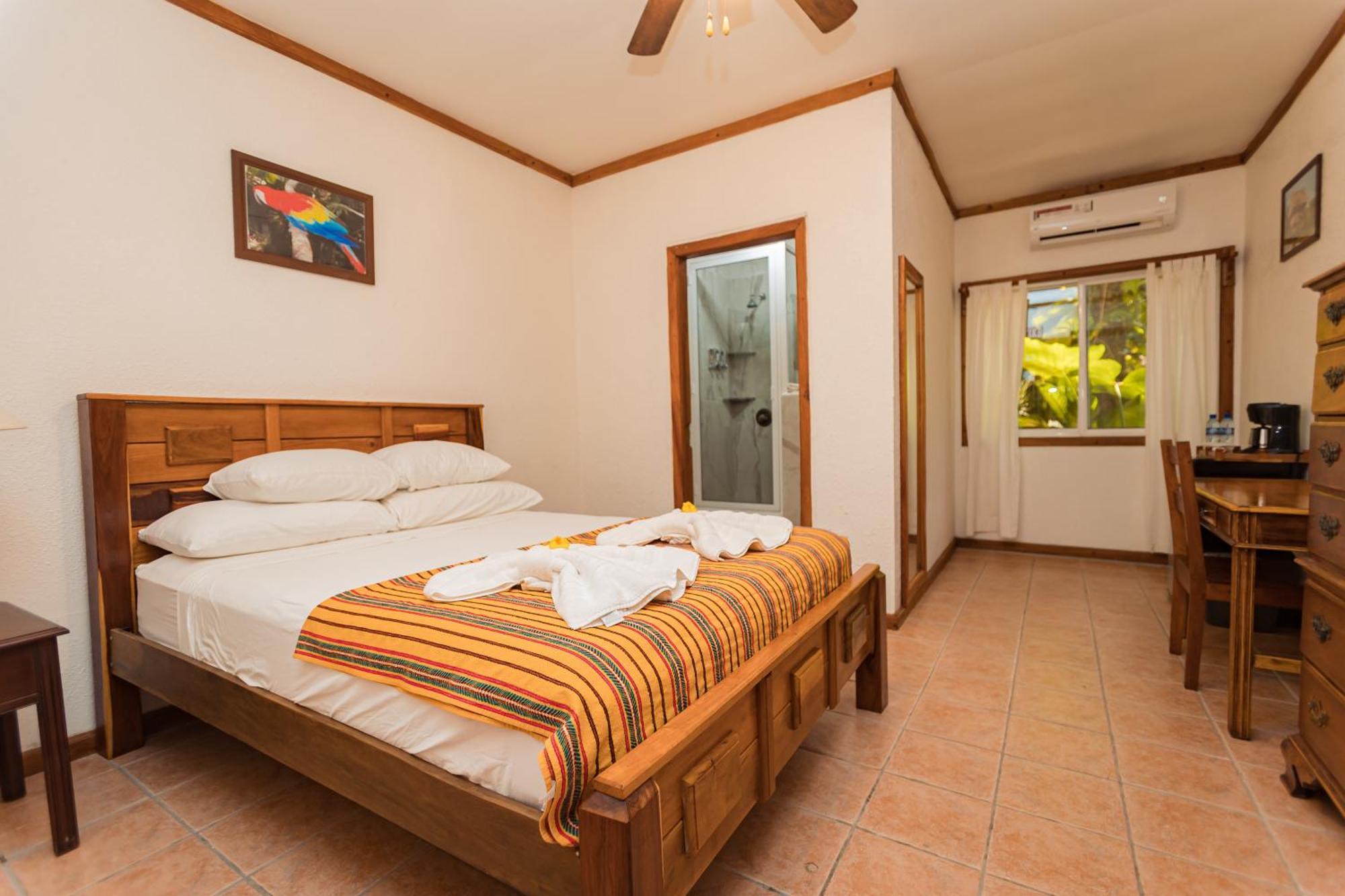Falling Leaves Hotel 4*