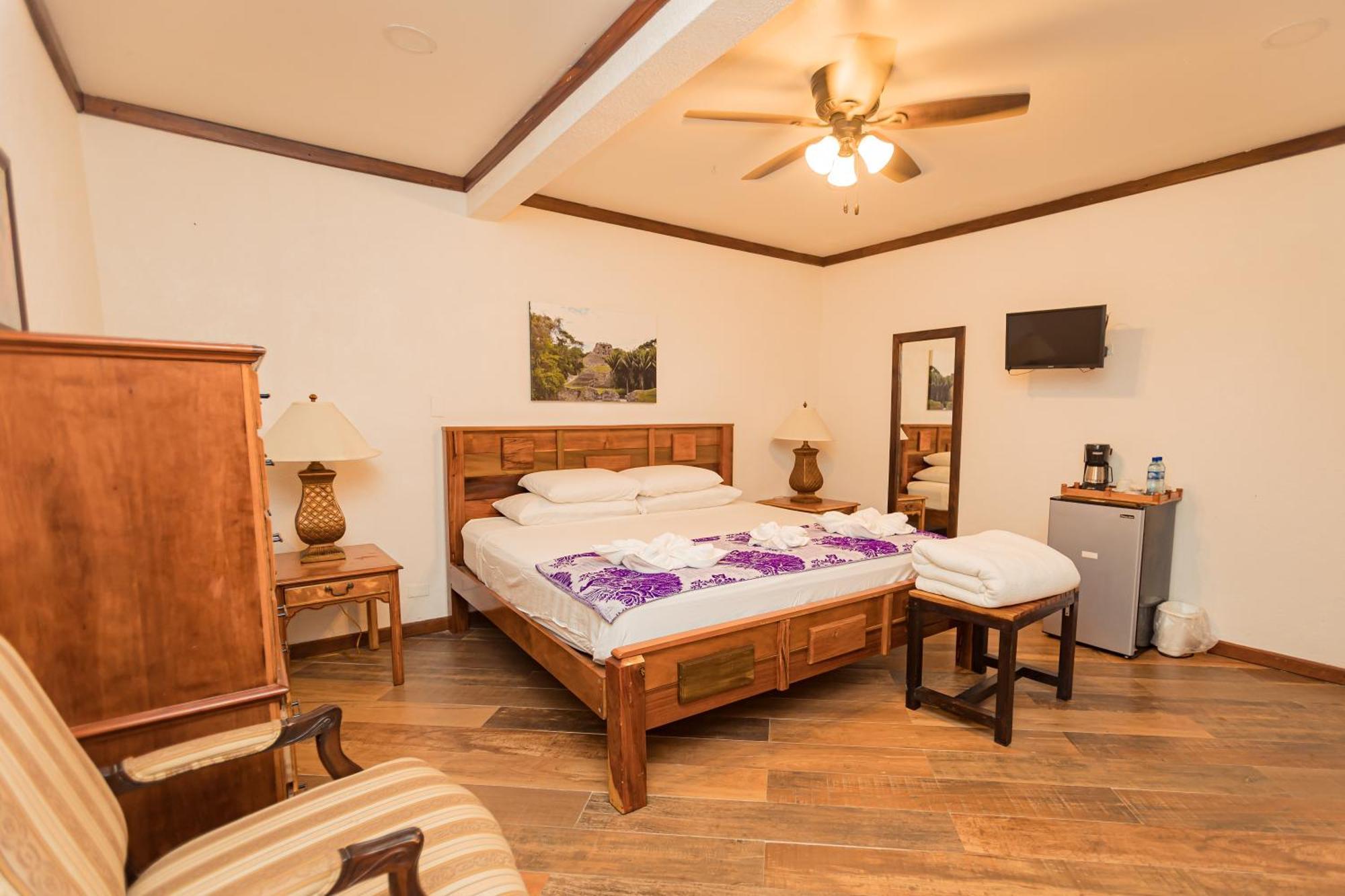 Hotel Falling Leaves San Ignacio