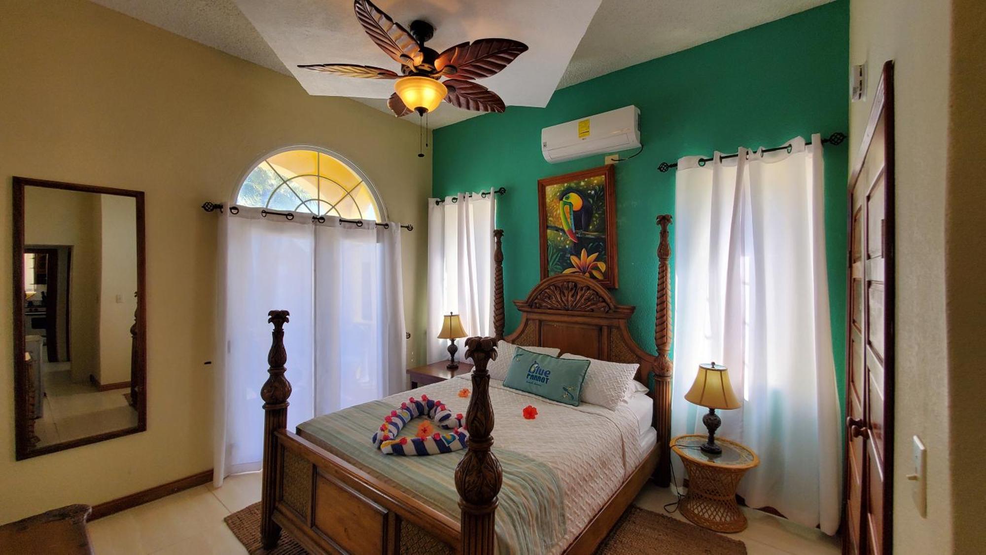 Blue Parrot House And Aparthotel